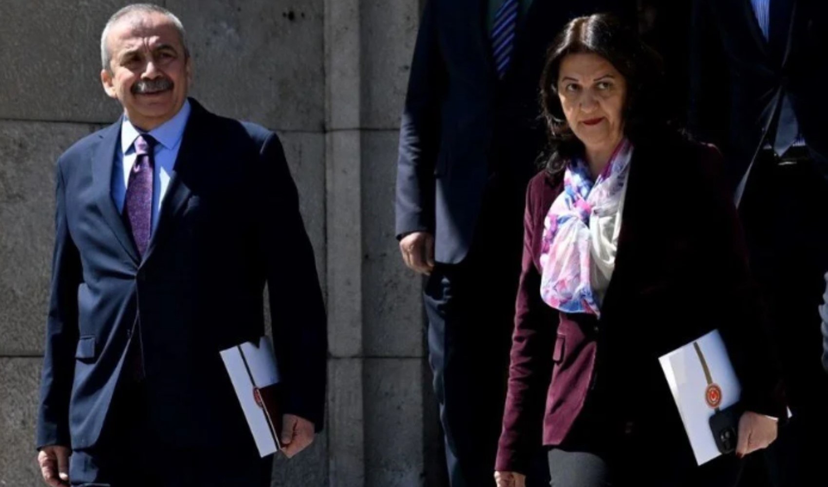Sırrı Süreyya Önder'den sonra Pervin Buldan'a suikast iddiası Sırrı Süreyya Önder'den sonra Pervin Buldan'a suikast iddiası