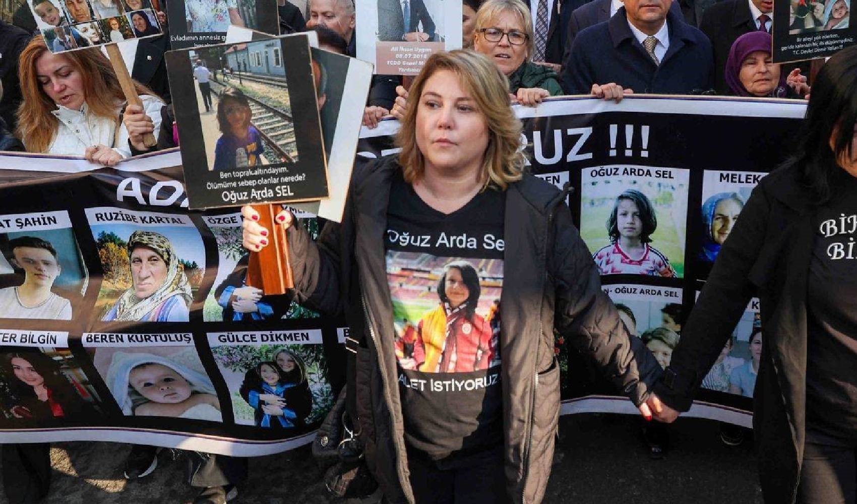 Oğlu Oğuz Arda Sel'i Çorlu Tren faciasında kaybetmişti... Mısra Öz'ün yargılandığı dava ertelendi