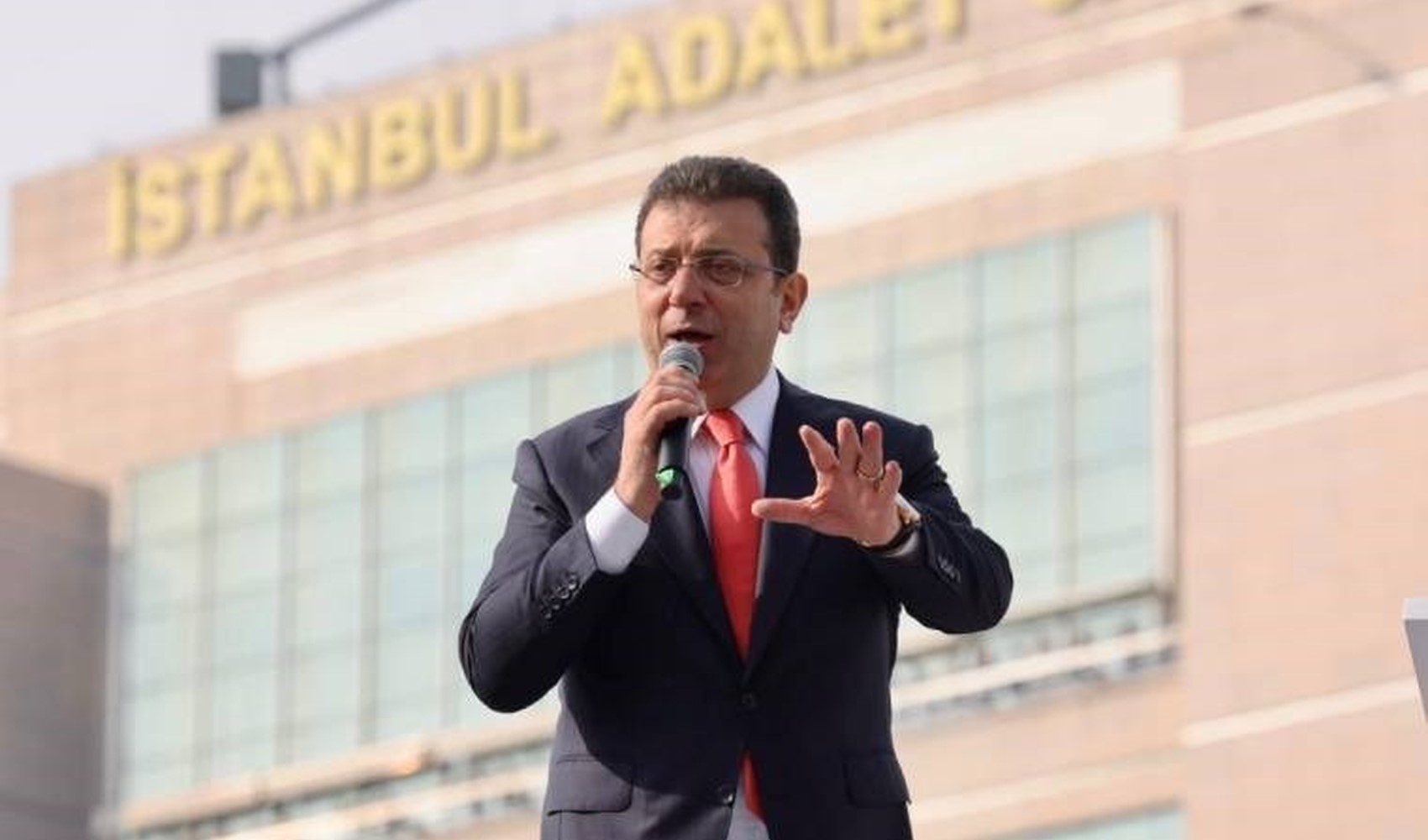 Ekrem İmamoğlu'ndan gençlere: Hazırlanın, büyük bir yolculuğa çıkıyoruz
