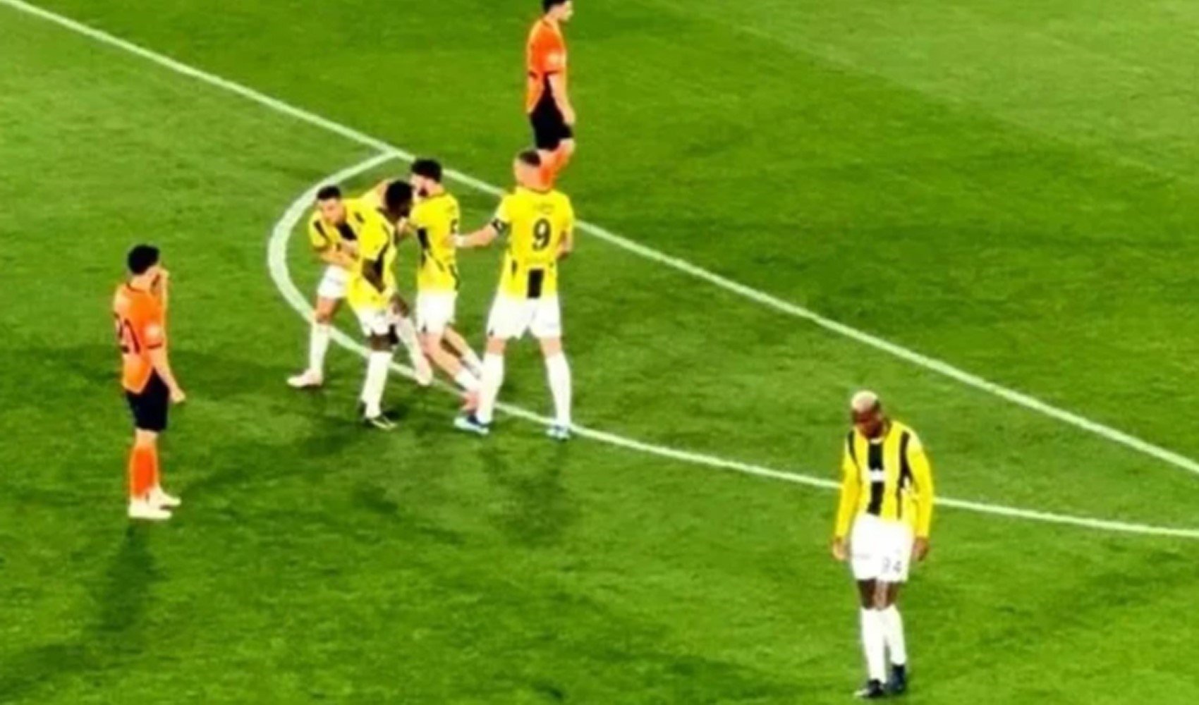 Fenerbahçe'de Tadic- Talisca gerginliği