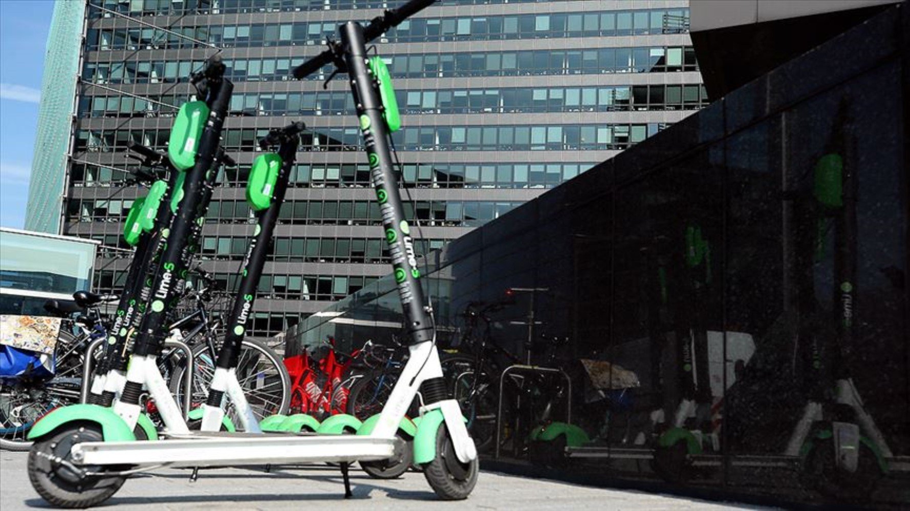 Elektrikli scooter için yeni dönem: Sigorta ve plaka zorunluluğu geldi