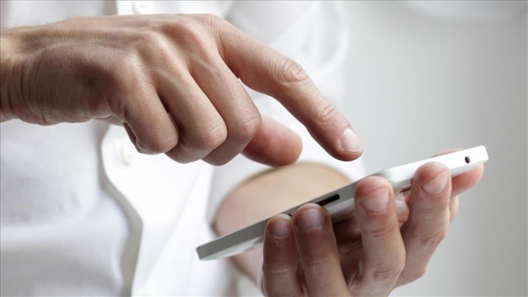 Bu telefonlar kullanıcıları adım adım izliyor: Her 5 dakikada bir ekran görüntüsü alıyor