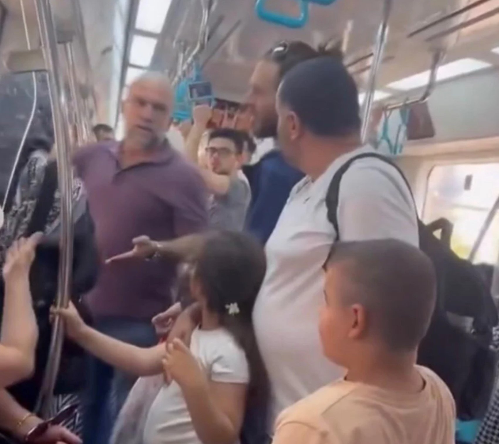Önce Marmaray şimdi Maltepe... Kadın sürücüye trafikte çocuklarının yanında şiddet