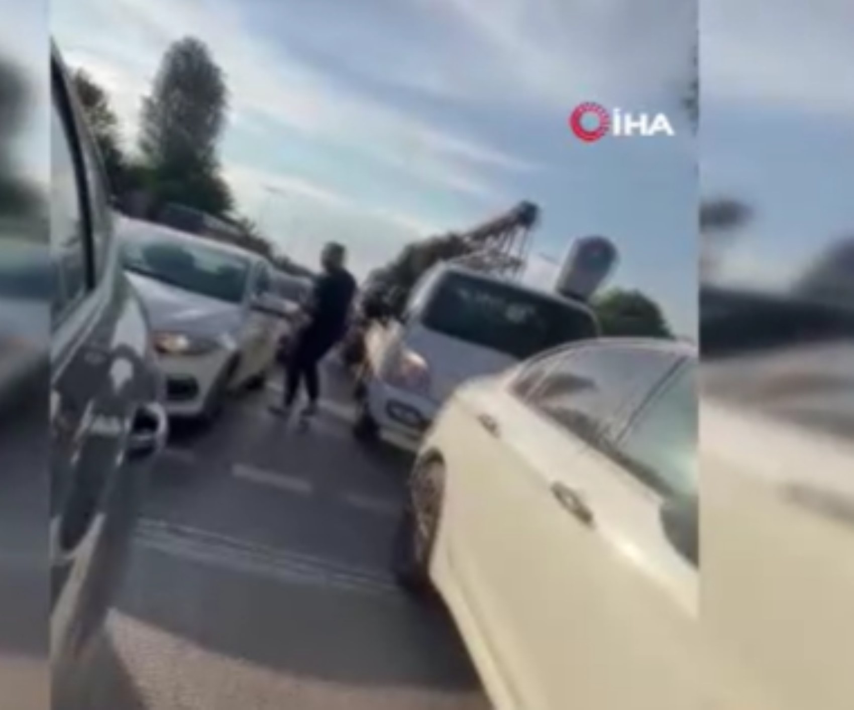 Önce Marmaray şimdi Maltepe... Kadın sürücüye trafikte çocuklarının yanında şiddet