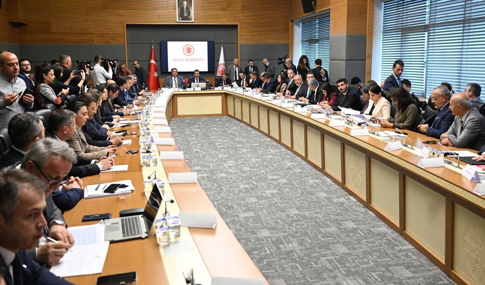 Görüşmeler 15,5 saat sürdü: 10. Yargı Paketi kabul edildi! İşte ayrıntılar...