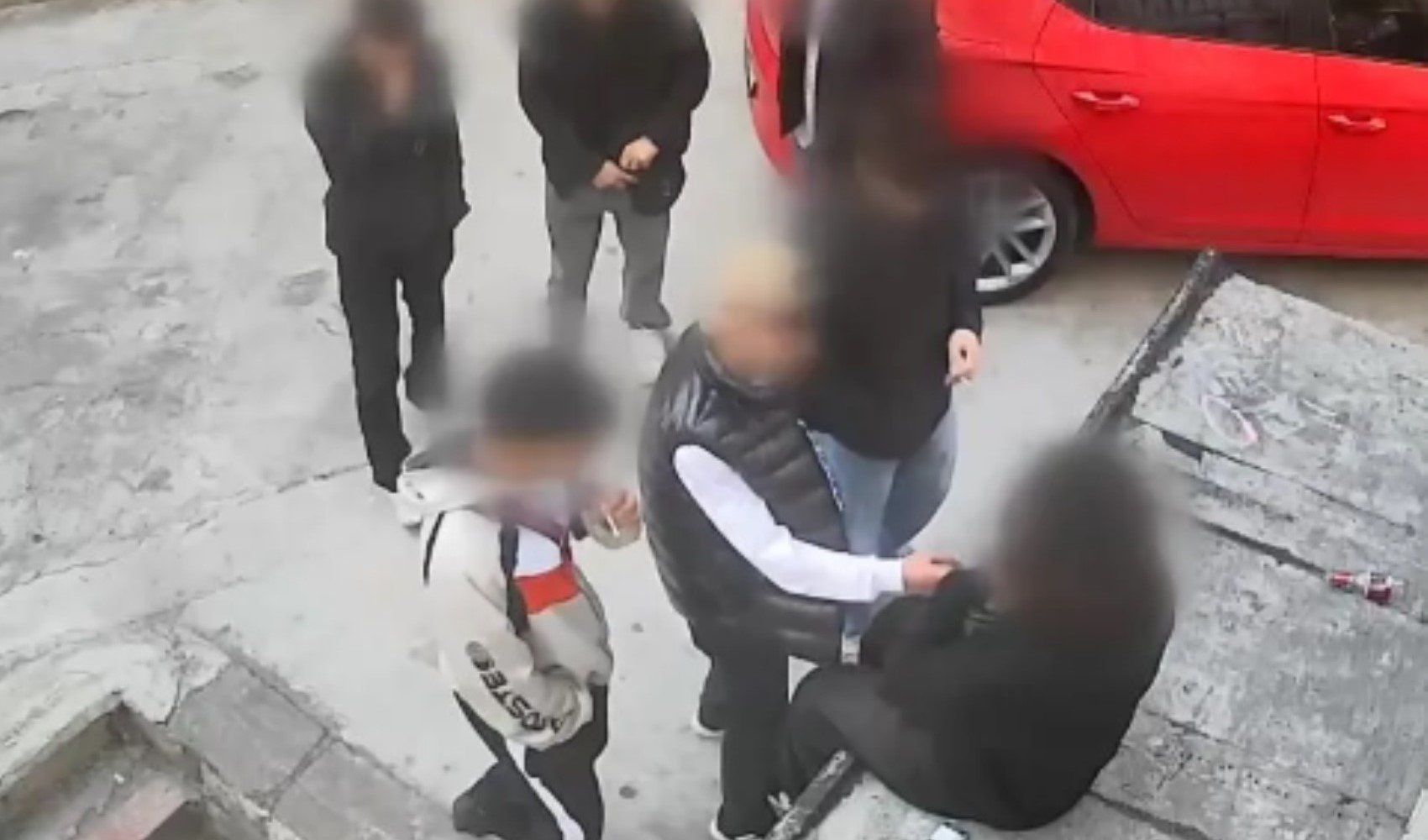 Kadıköy’de kolye gaspı zanlısı silah teşhirinden tutuklandı