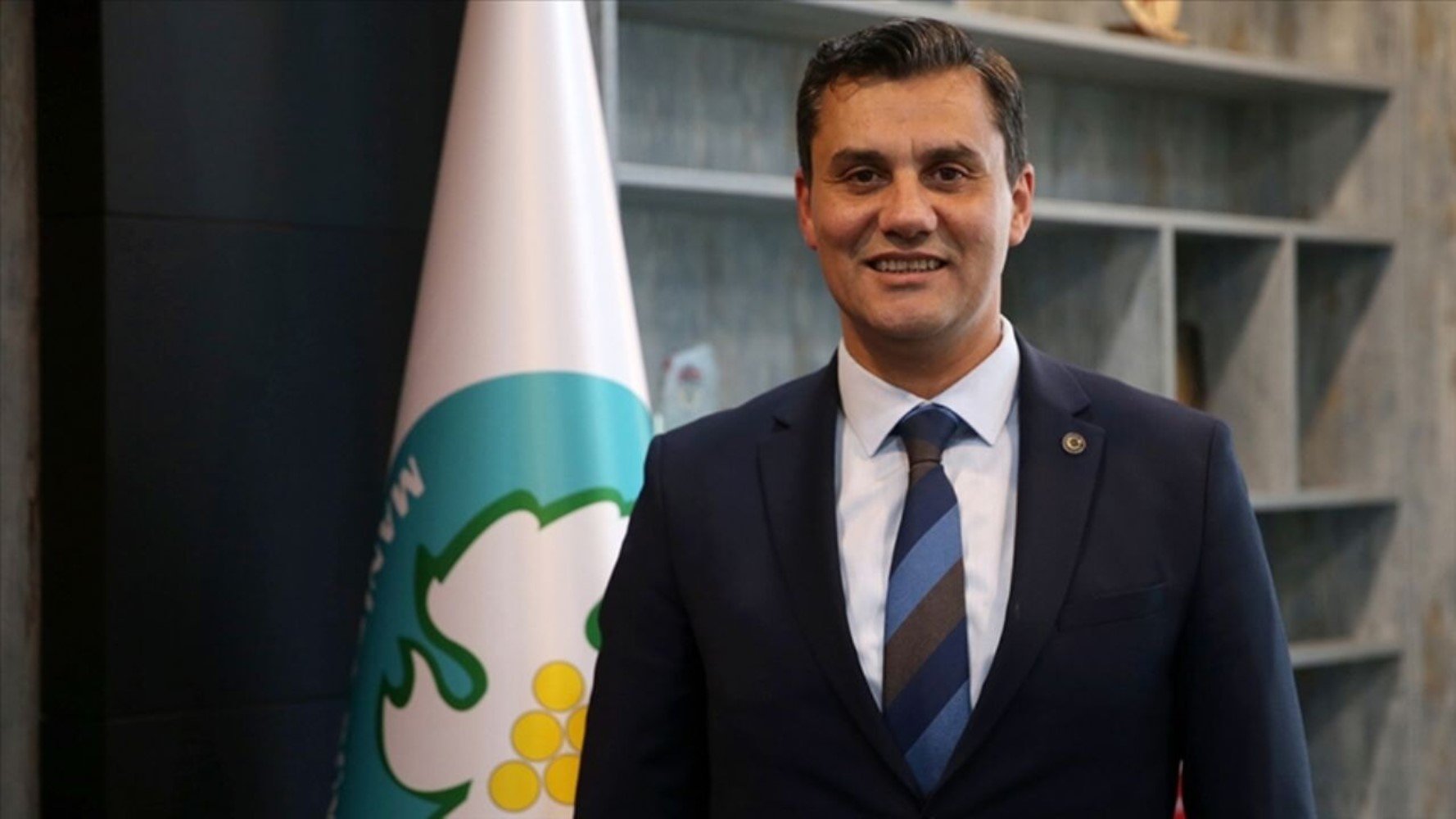Manisa yasta... Ferdi Zeyrek’e veda! Son yolculuğuna uğurlandı: Özgür Özel gözyaşlarını tutamadı