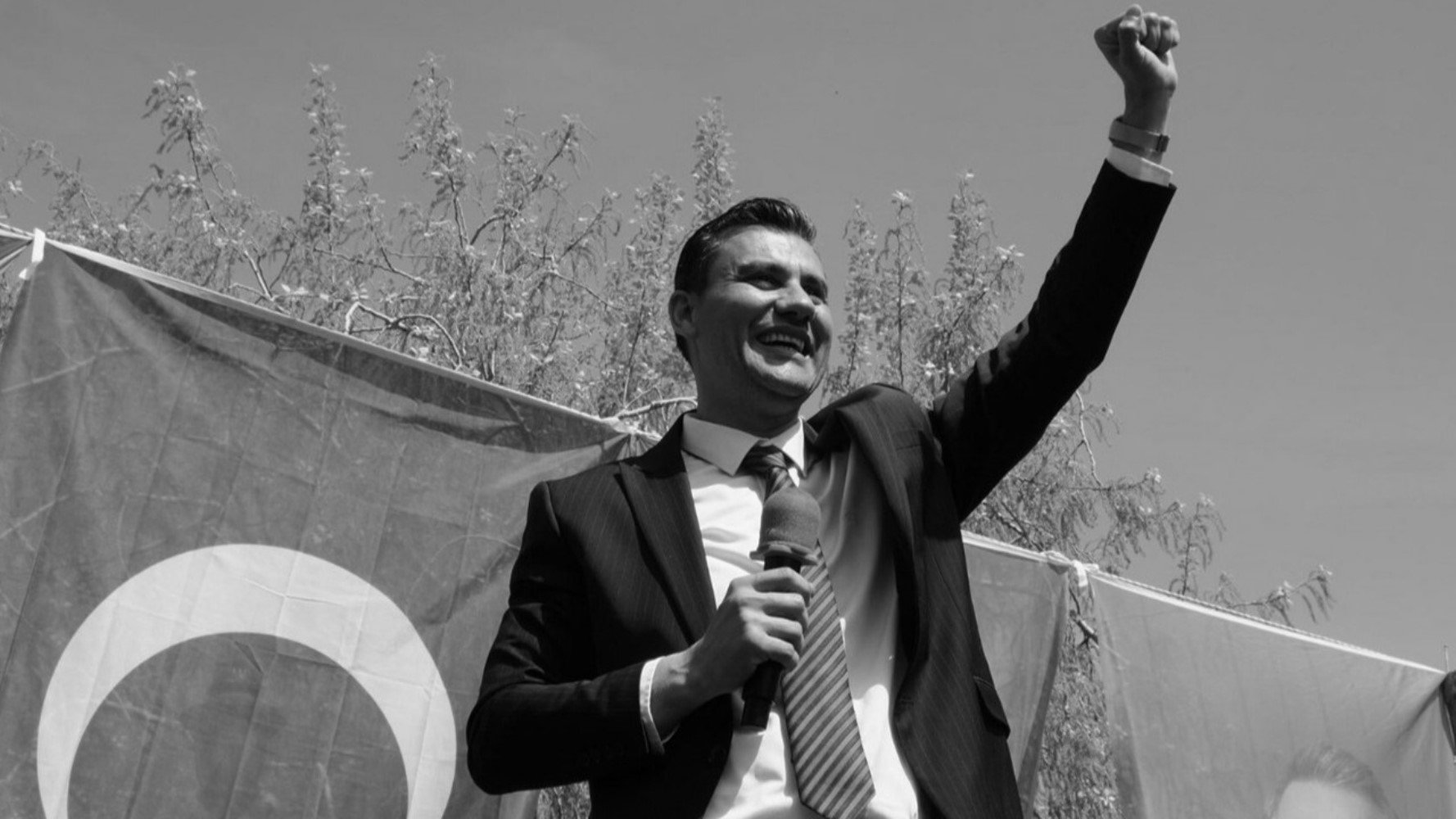 Manisa yasta... Ferdi Zeyrek’e veda! Son yolculuğuna uğurlandı: Özgür Özel gözyaşlarını tutamadı
