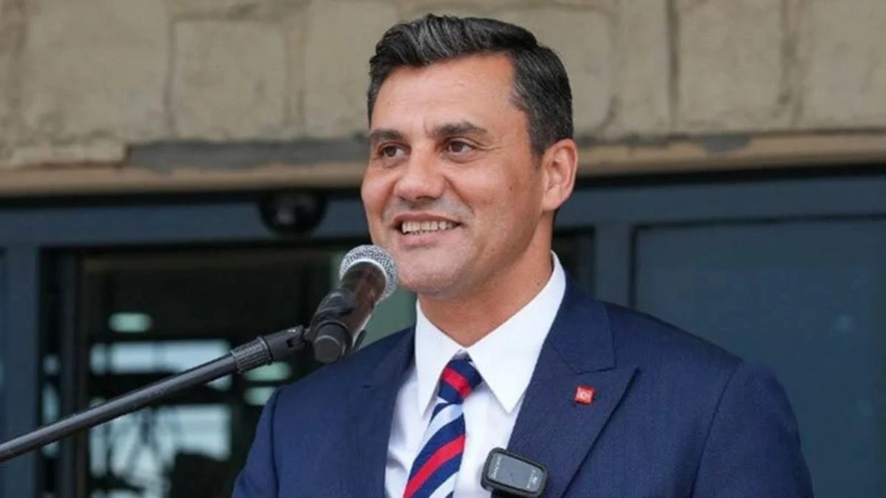 Manisa yasta... Ferdi Zeyrek’e veda! Son yolculuğuna uğurlandı: Özgür Özel gözyaşlarını tutamadı