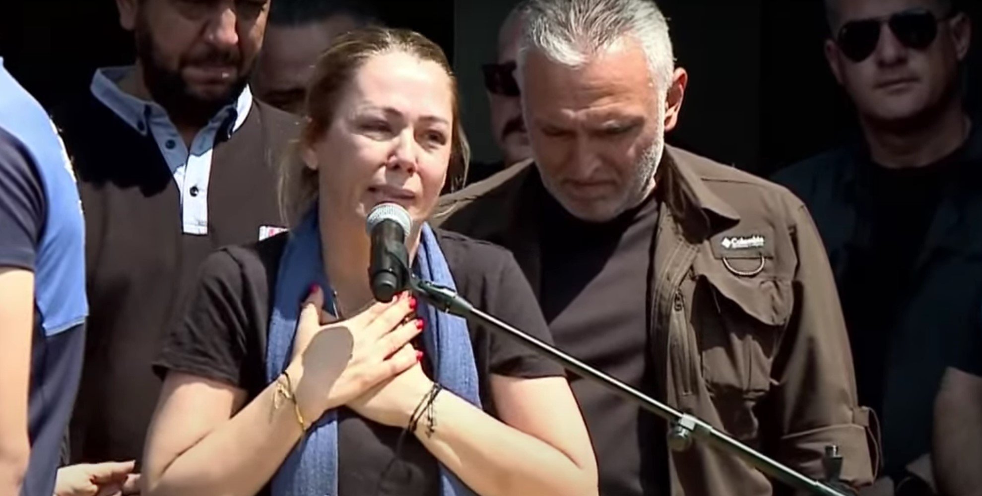 Ferdi Zeyrek'e veda! Eşi gözyaşlarını tutamadı: 'Onun kalbi bende'