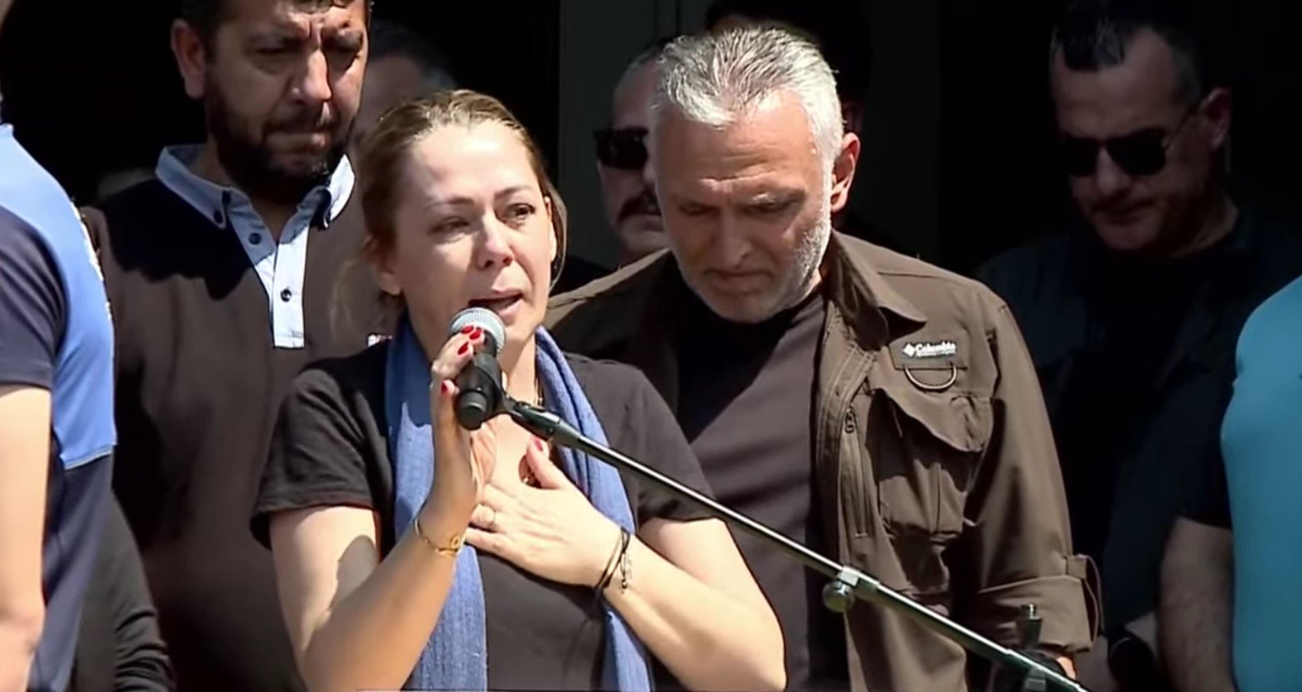 Ferdi Zeyrek'e veda! Eşi gözyaşlarını tutamadı: 'Onun kalbi bende'