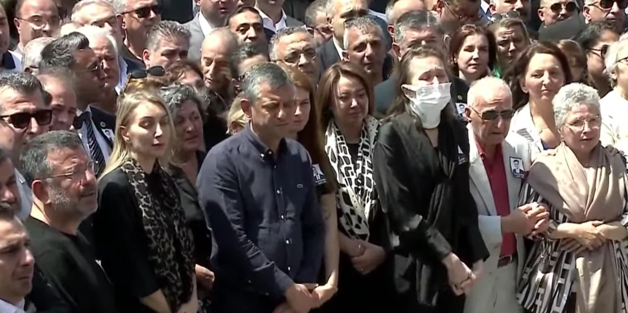 Ferdi Zeyrek'e veda! Eşi gözyaşlarını tutamadı: 'Onun kalbi bende'