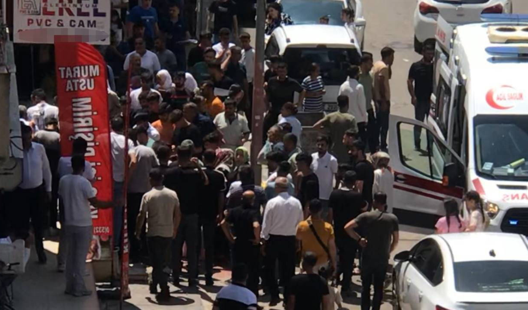 Diyarbakır'da eczacı, eski çalışan tarafından vurularak hayatını kaybetti