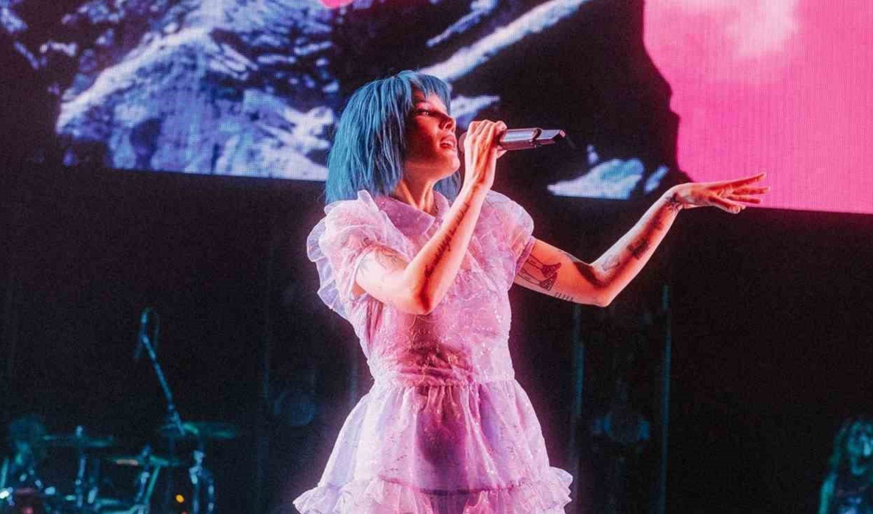Halsey, İstanbul konseri öncesi Türk dinleyicilerine mesaj gönderdi