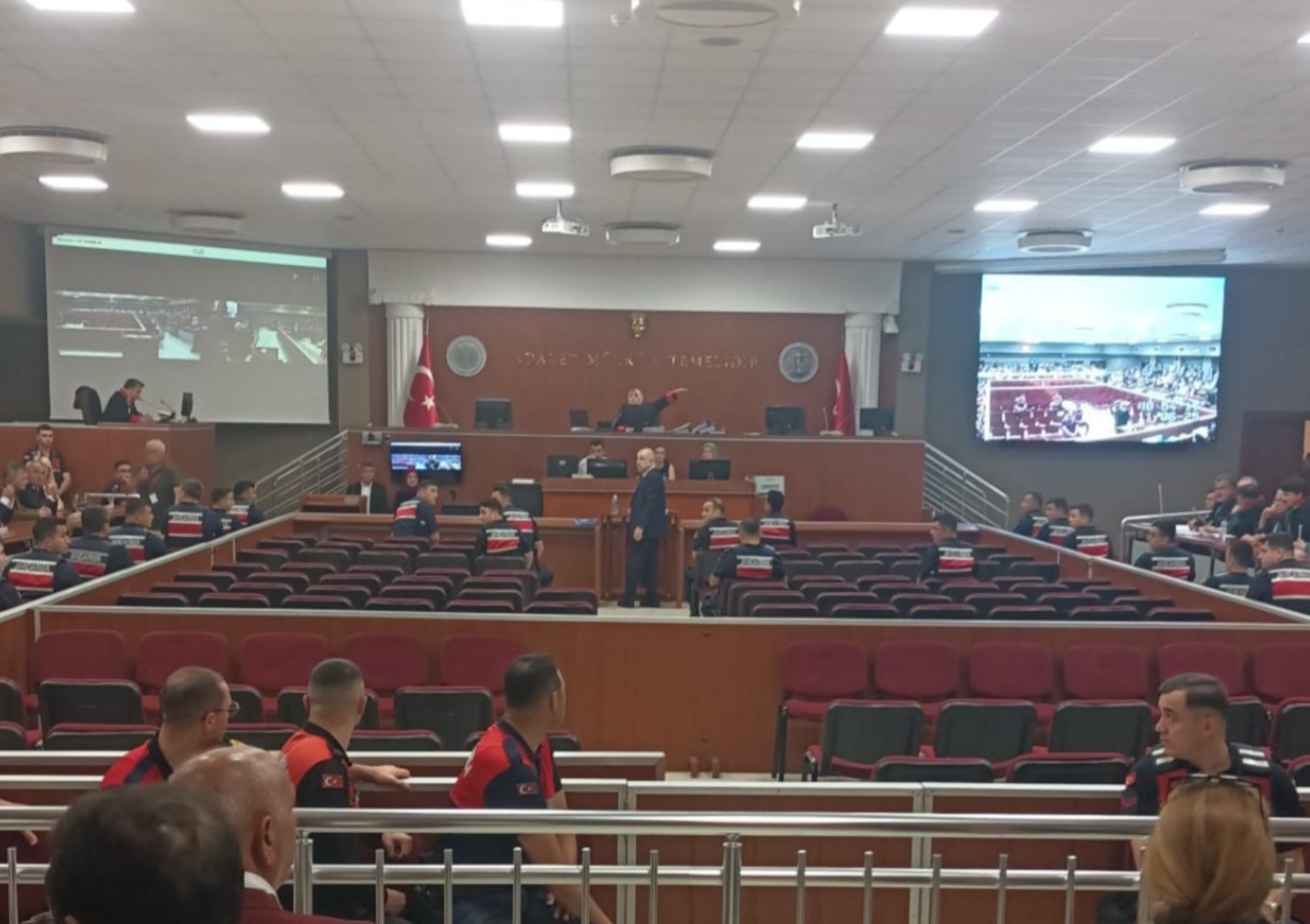 Ümit Özdağ 142 günün sonunda hakim karşısında! 'İmzasız, damgasız evrakla tutuklandım; hazır tutanak ise 17 gün sonra yollandı'