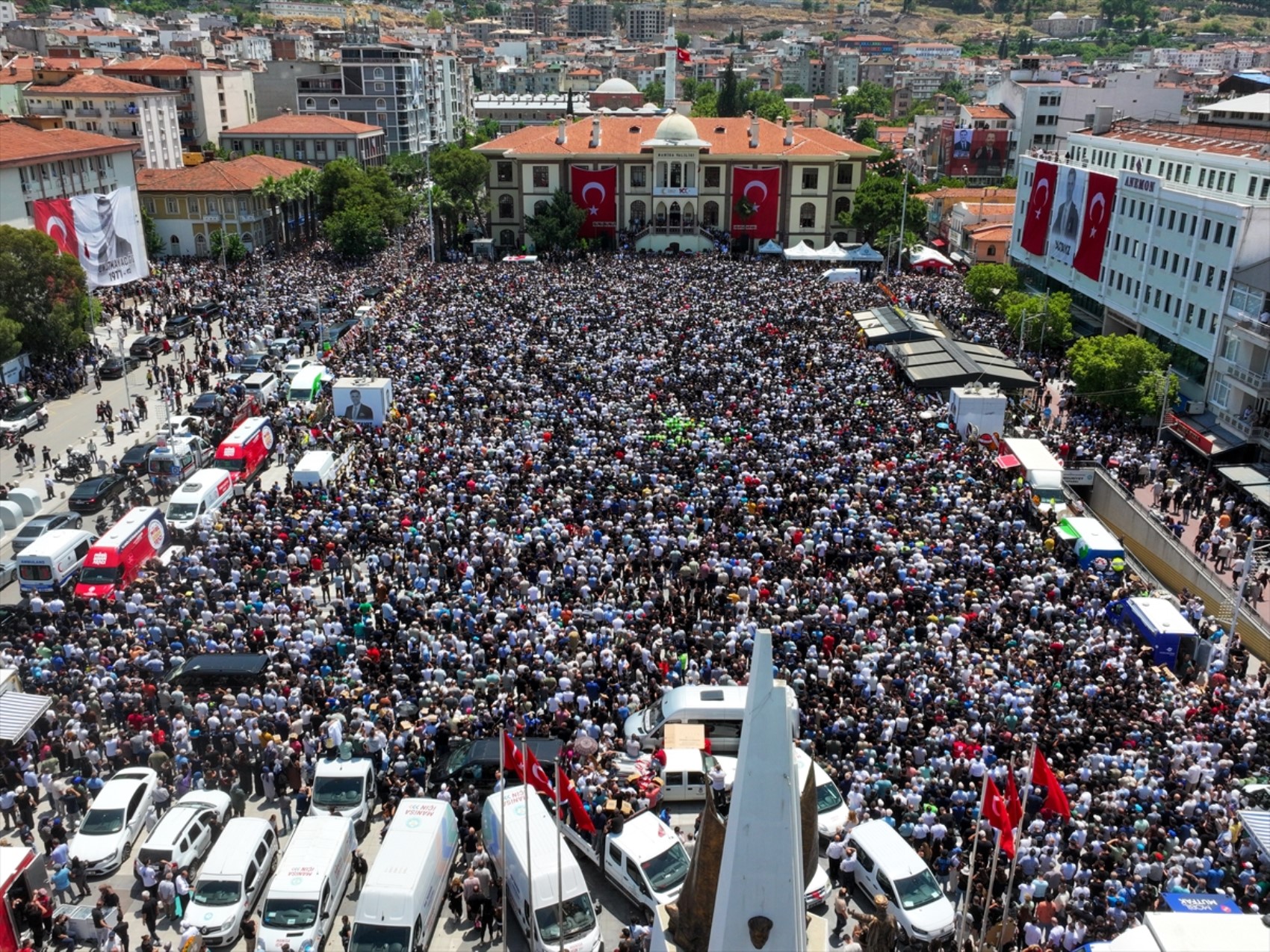 Ekrem İmamoğlu’ndan Ferdi Zeyrek’e duygusal veda! 'Bir Yiğidin ardından...'
