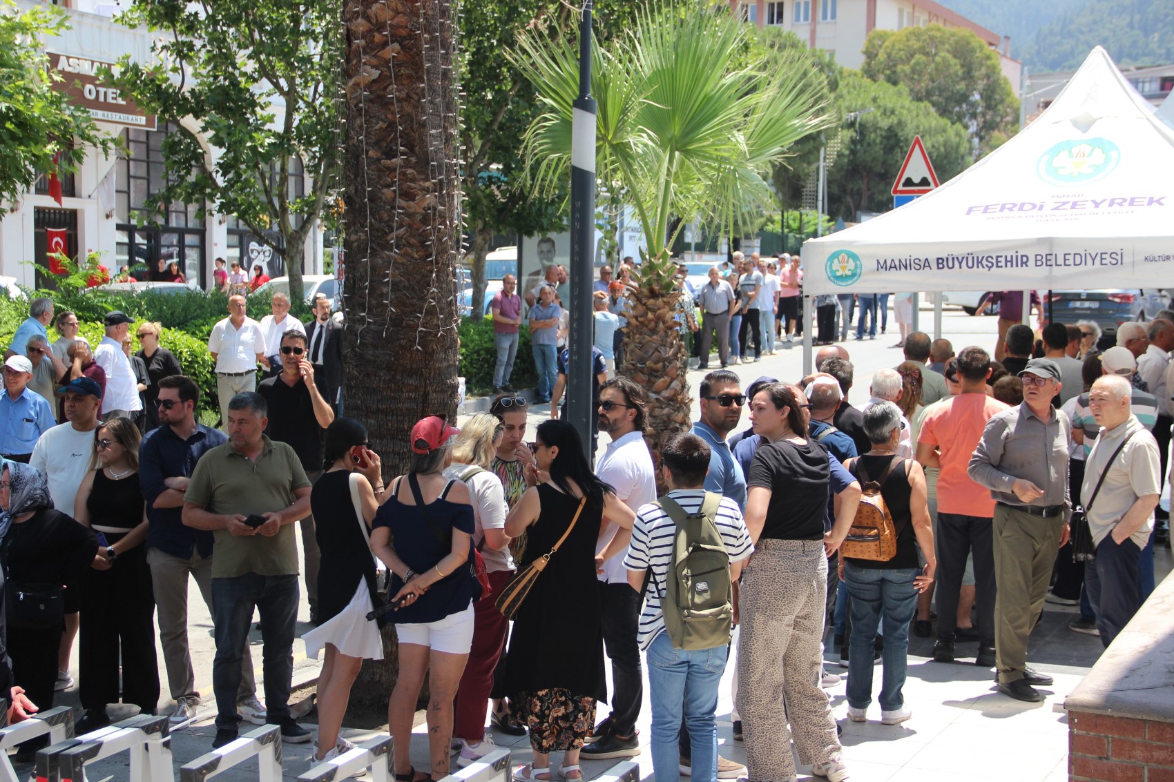 Manisa, başkanını uğurluyor: Ferdi Zeyrek için taziye ziyaretleri devam ediyor