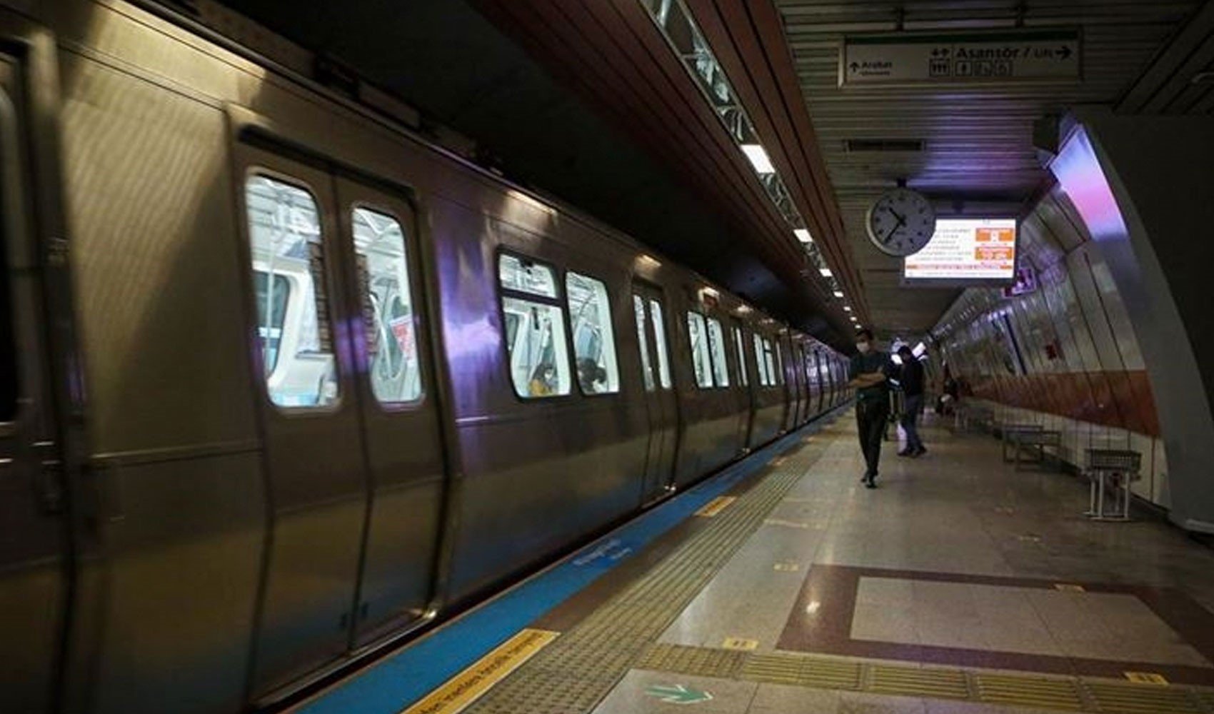 İstanbul'da metro arızası: Seferler gecikmeli yapılıyor