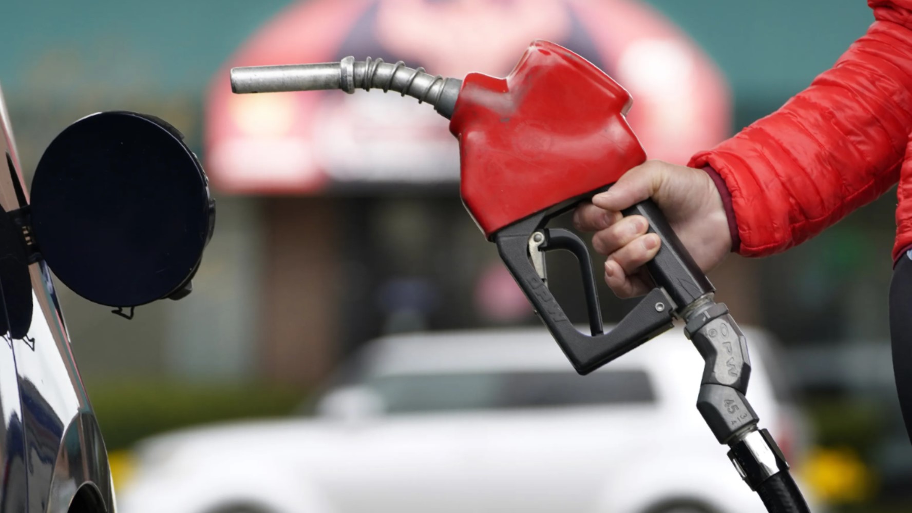 Benzine bu gece zam geliyor: Litresi 1,46 TL artacak