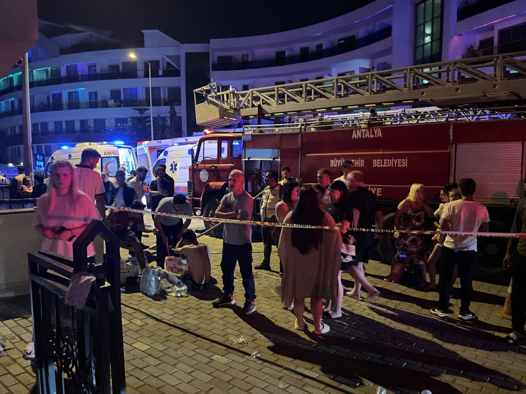 Alanya’da otel yangını: 622 turist tahliye edildi