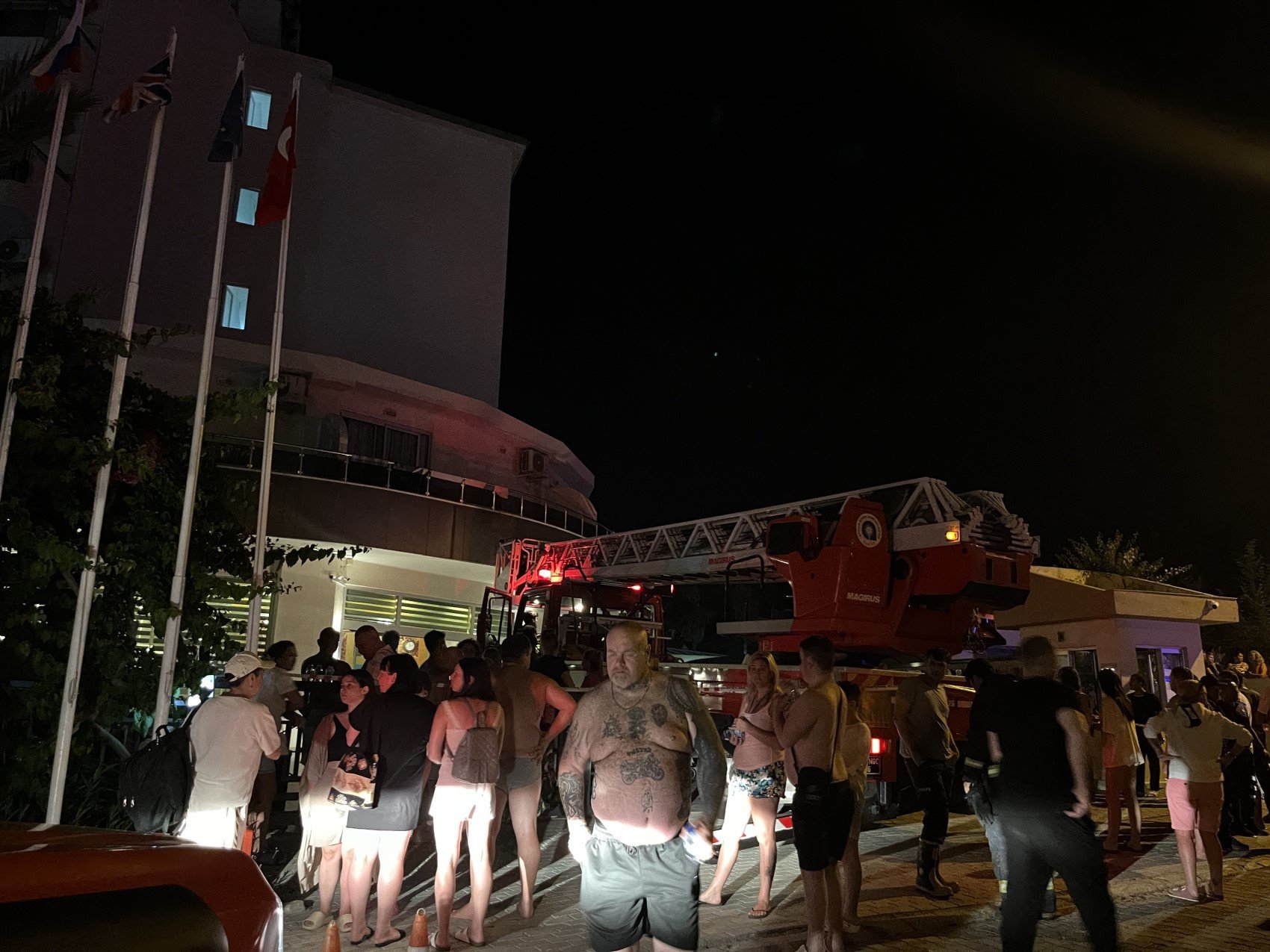 Alanya’da otel yangını: 622 turist tahliye edildi