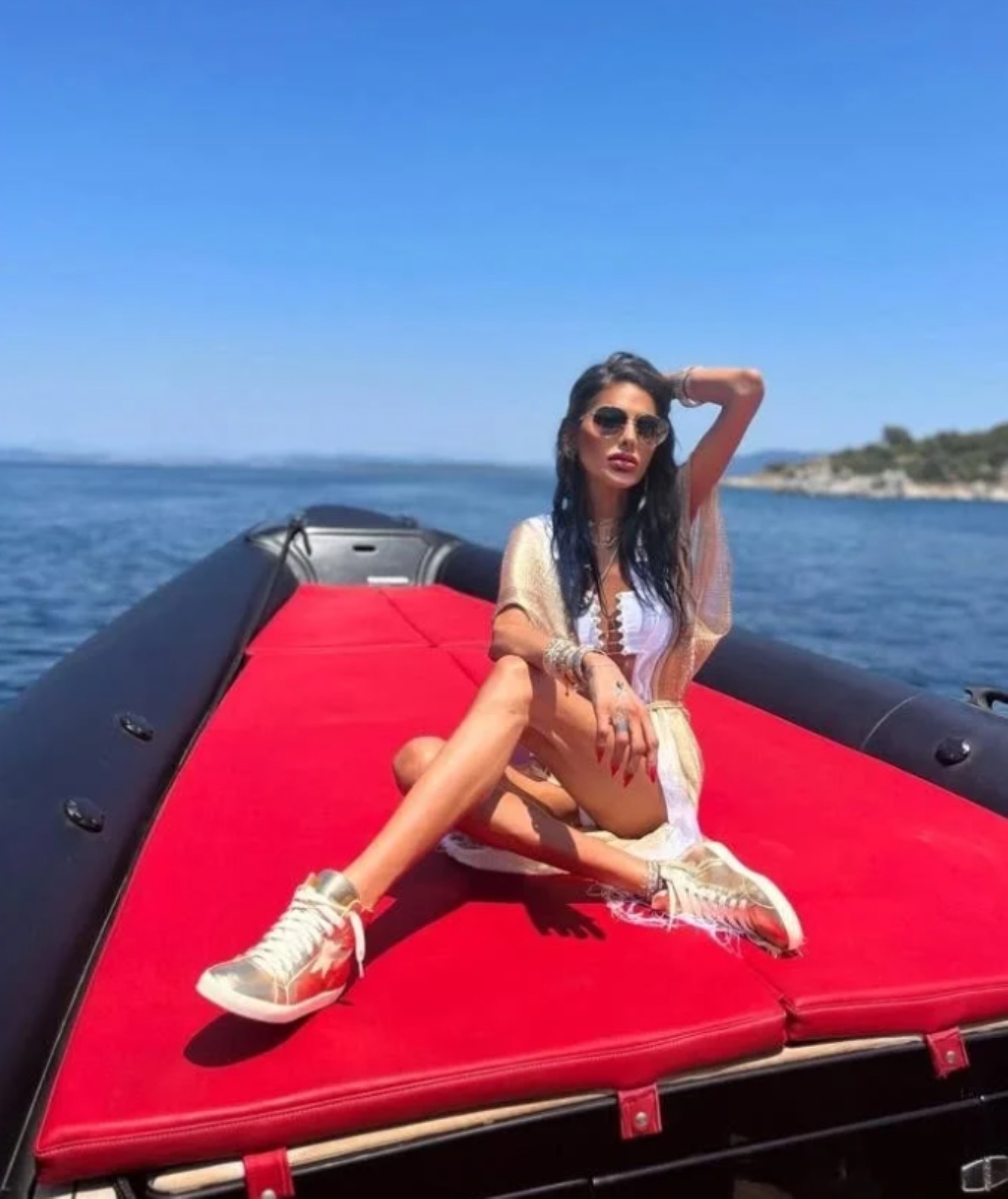 Süreyya Yalçın'ın lüks botu Bodrum'da fırtınaya yenik düştü