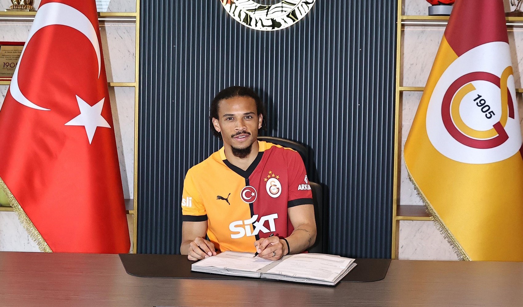 Galatasaray, Sane ile 3 yıllık sözleşme imzaladı
