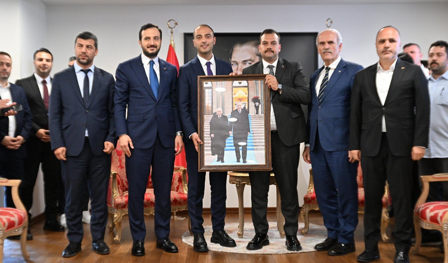Onlar'da belgeleriyle açıklandı: Gaziosmanpaşa seçimleri ardından koltuğa oturan Eray Karadeniz, bankamatik memuru çıktı Onlar'da belgeleriyle açıklandı: Gaziosmanpaşa seçimleri ardından koltuğa oturan Eray Karadeniz, bankamatik memuru çıktı