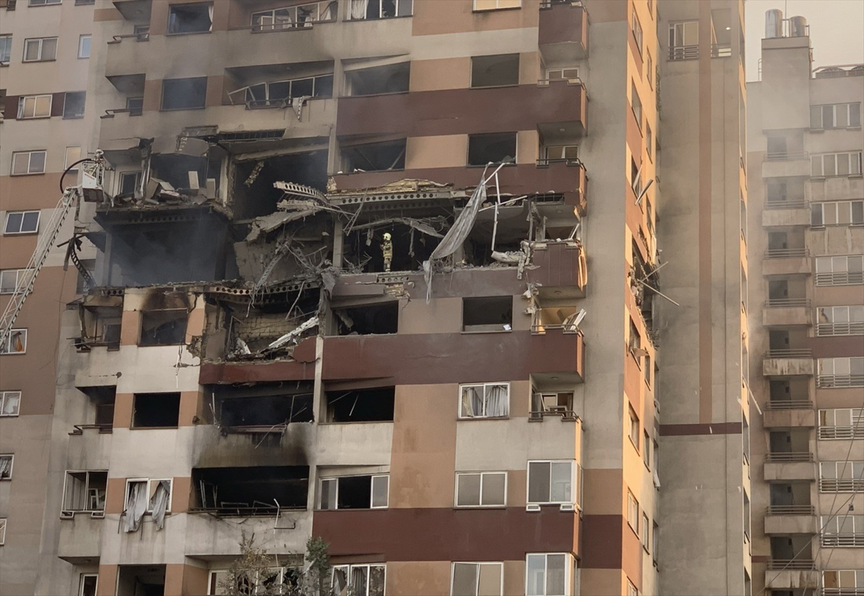 İran-İsrail gerilimi tırmanıyor: Hava sahaları kapatıldı, alarm verildi