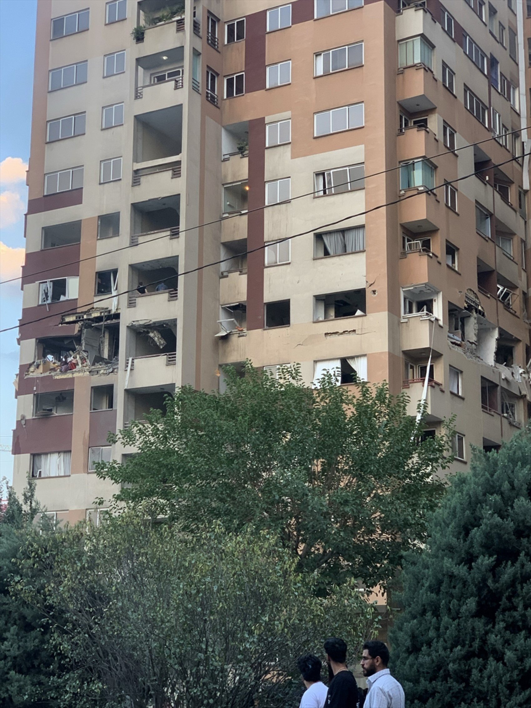 Orta Doğu kızıştı: İsrail'den İran'a 250 saldırı! Hamaney'den açıklama geldi