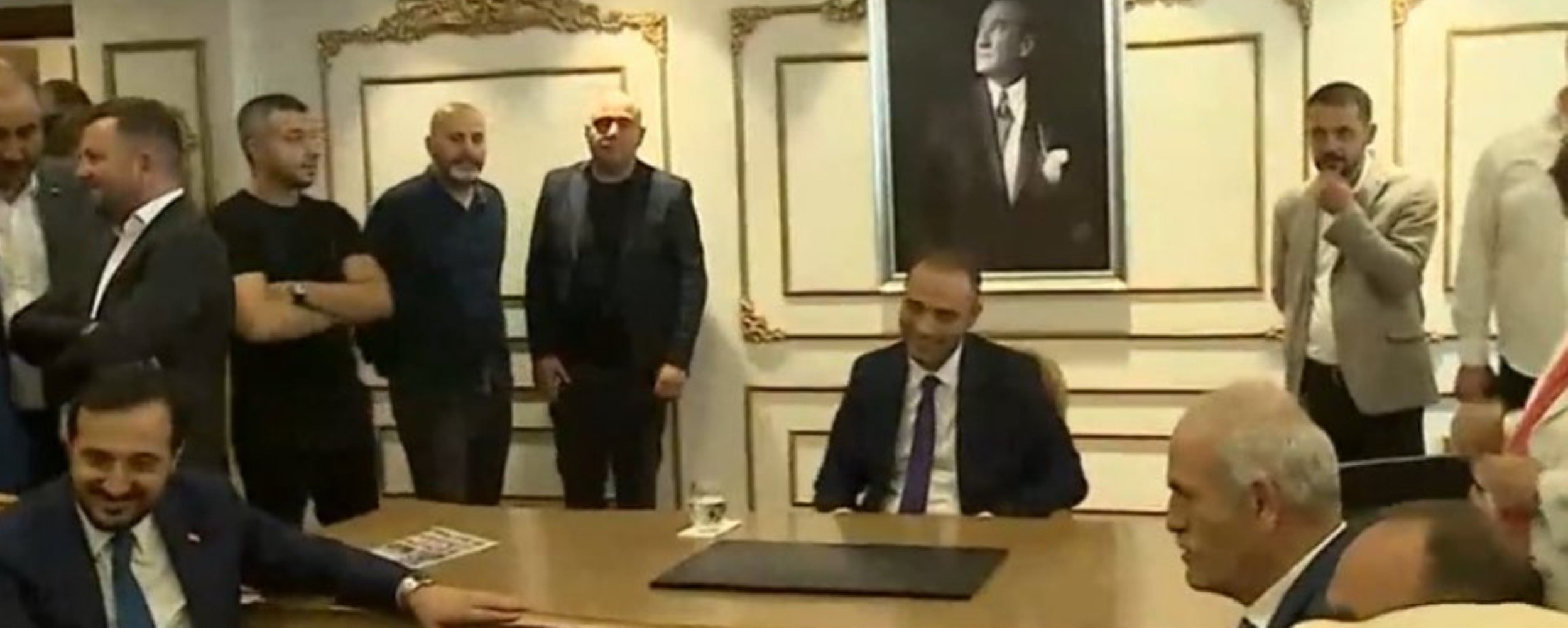 Gaziosmanpaşa’da skandal: Başkanvekili bankamatik memuru çıktı