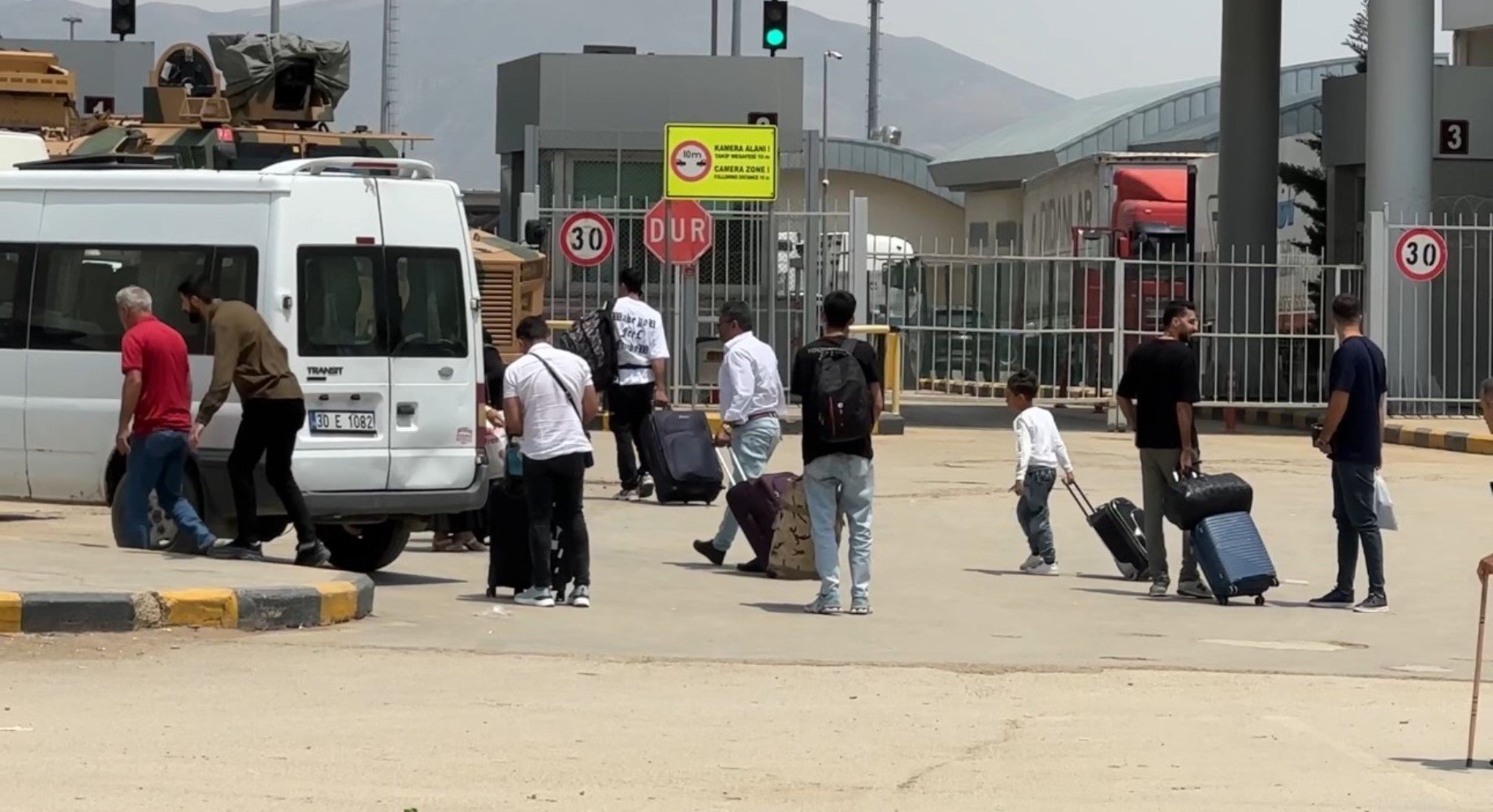 Türk vatandaşları İran'dan Türkiye’ye dönüyor! Sınır kapılarında hareketlilik