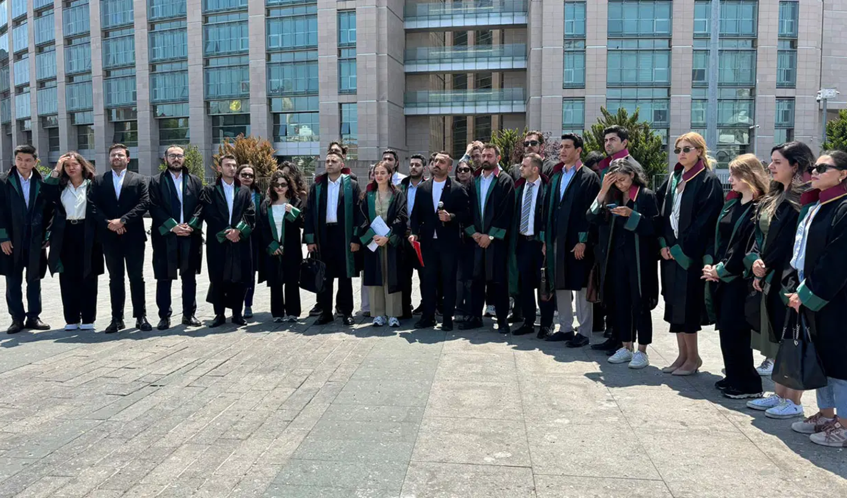 CHP gençlik kollarından Yeni Akit'e suç duyurusu: Yeni Akit'e reklam verenleri izliyoruz