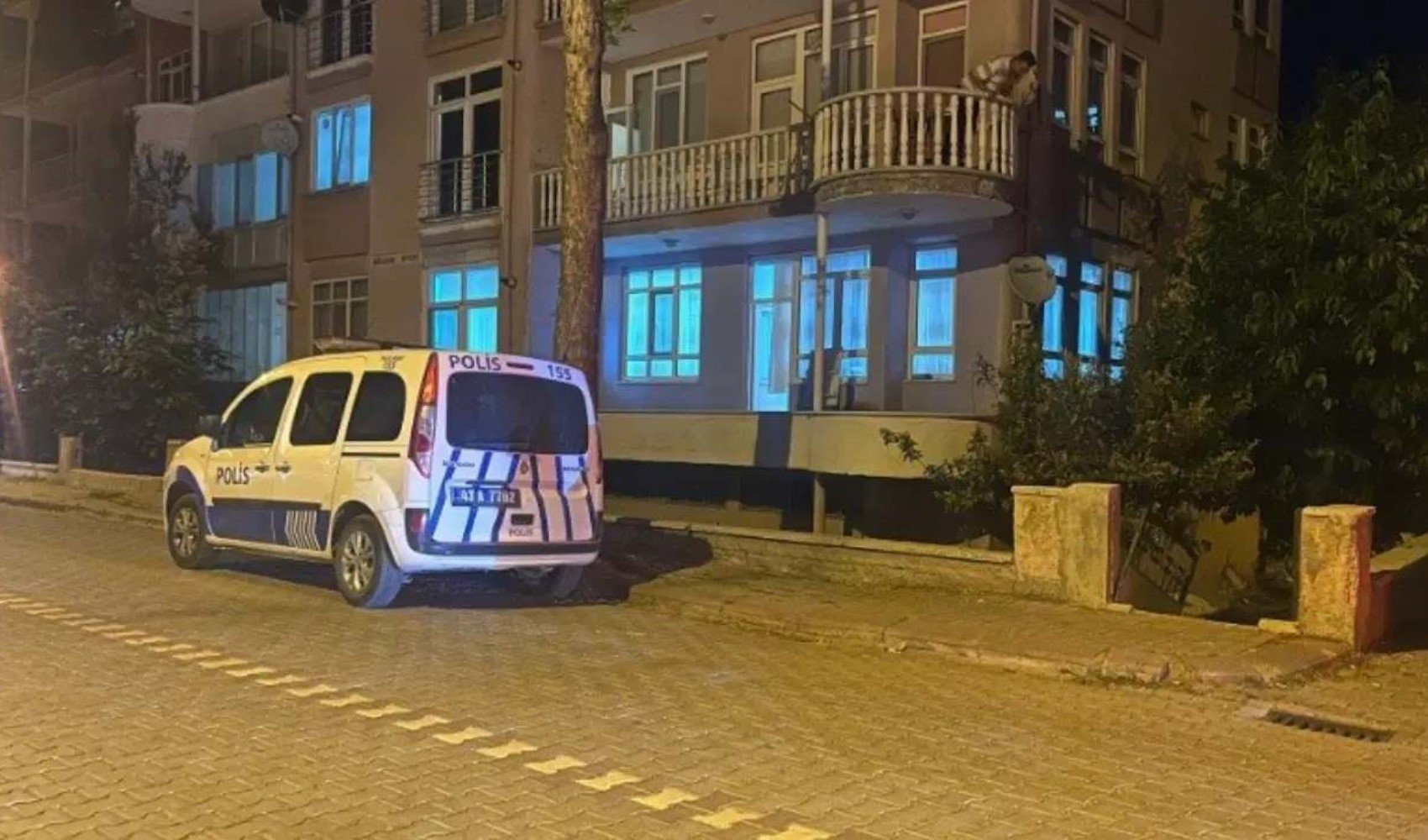 15 yaşındaki çocuk, silahla oynarken ablasını vurdu