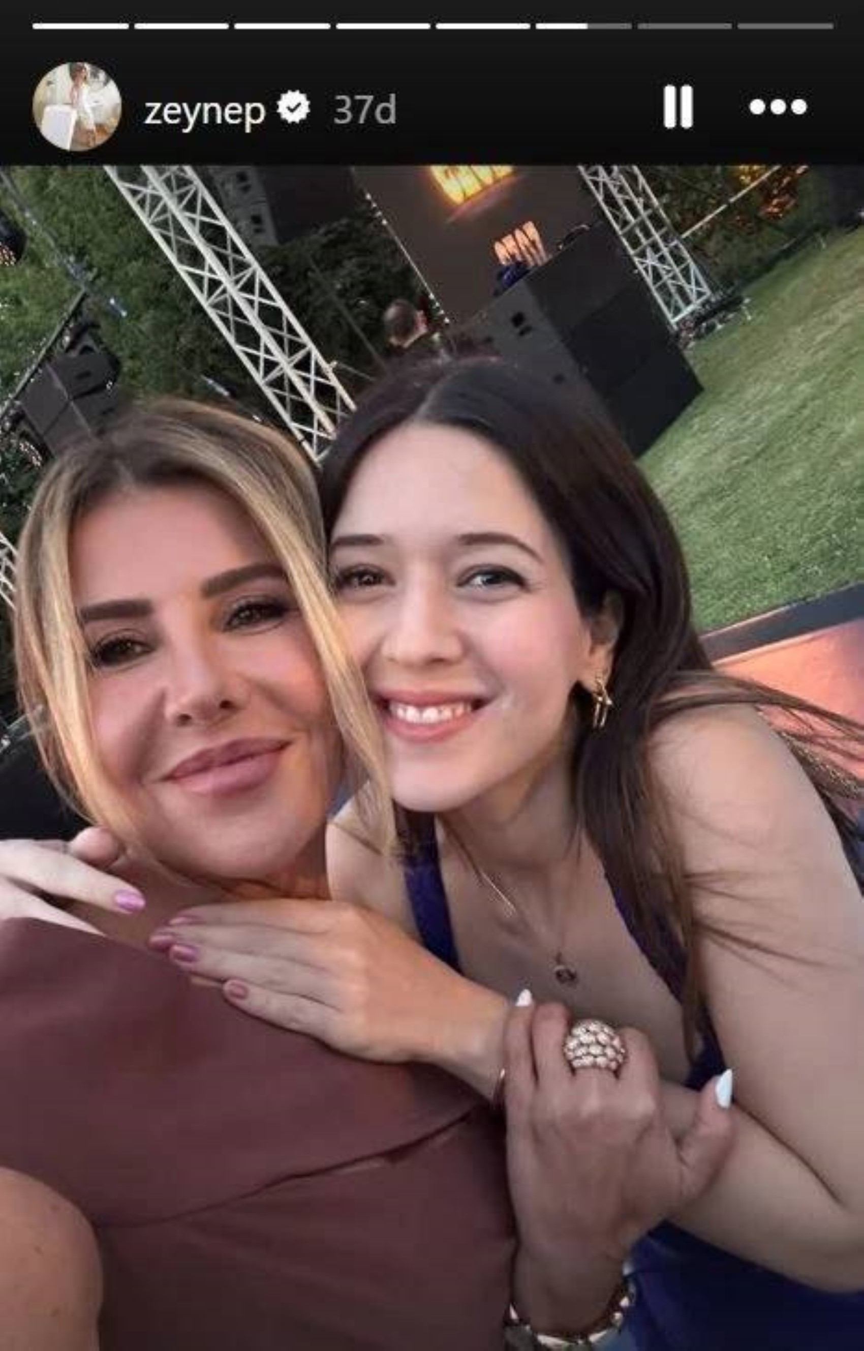Eski eşler bir araya geldi: Acun Ilıcalı ve Zeynep Yılmaz mezuniyette