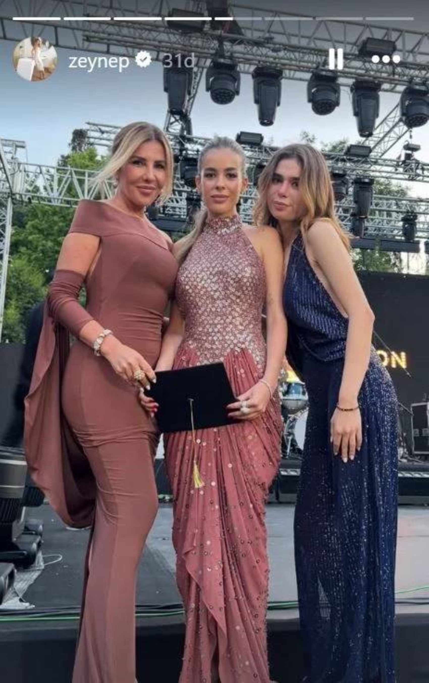 Eski eşler bir araya geldi: Acun Ilıcalı ve Zeynep Yılmaz mezuniyette