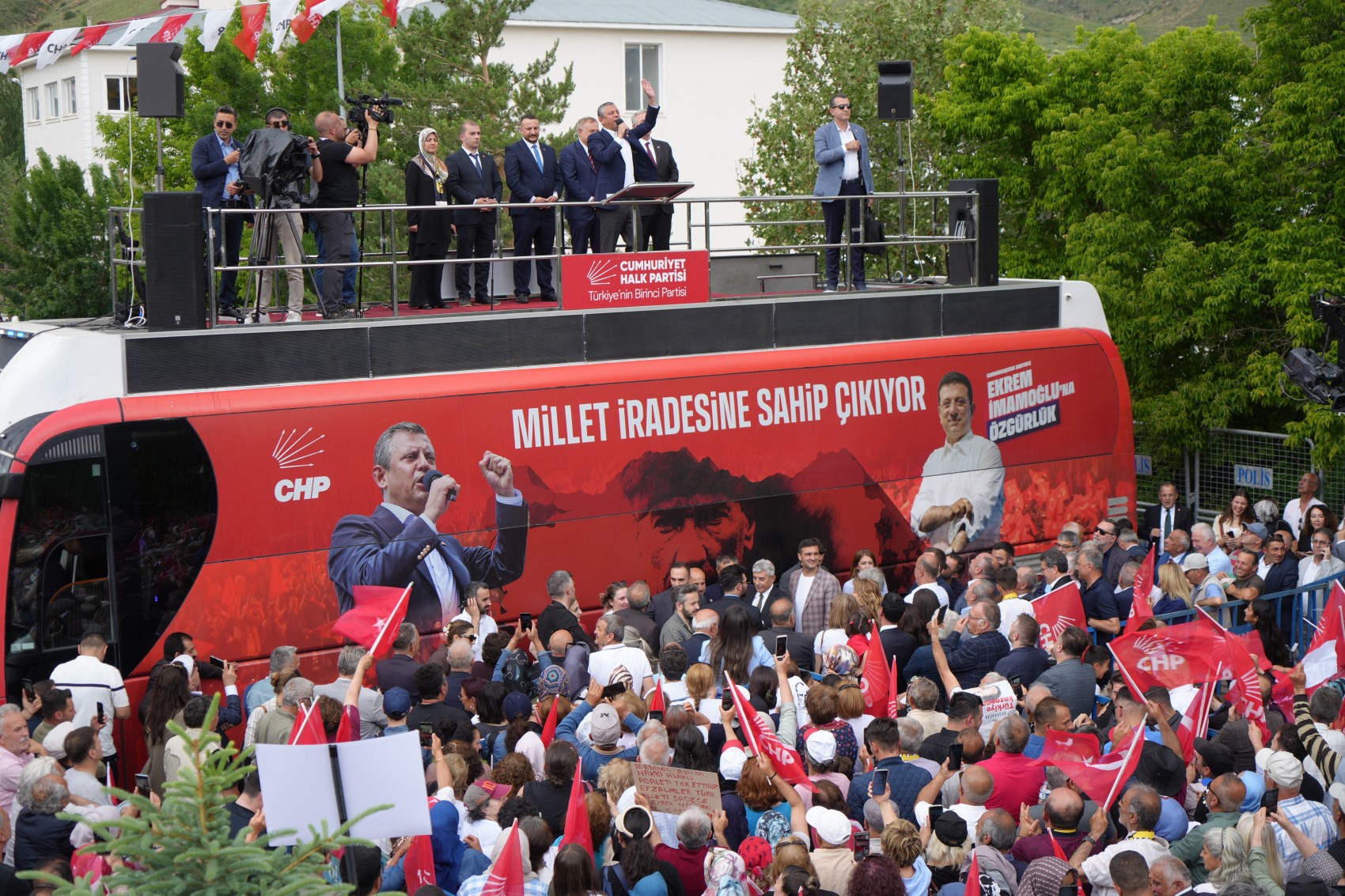182602259-chp-ozgur-1.jpg
