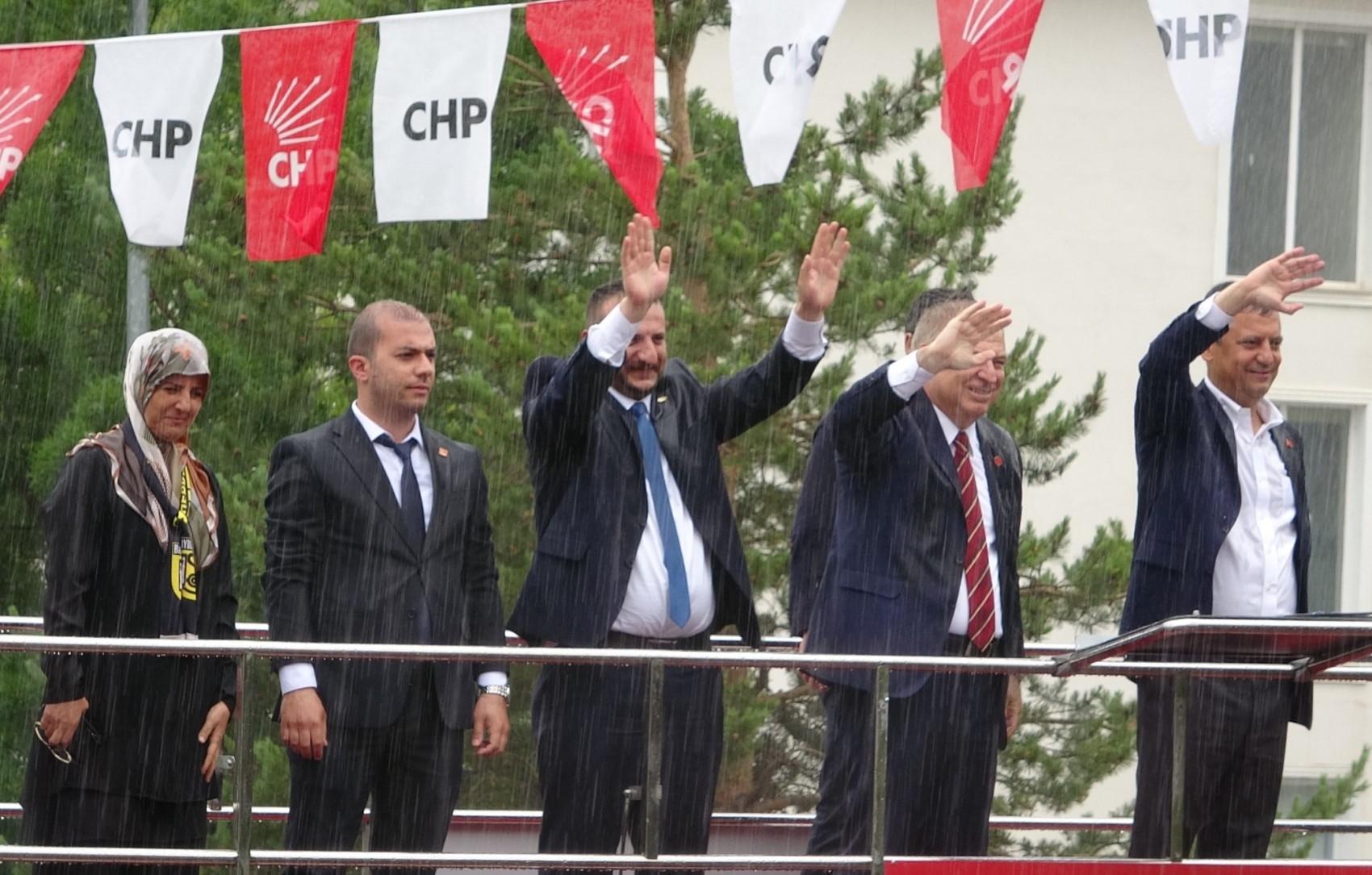 182635447-chp-ozgur-2.jpg