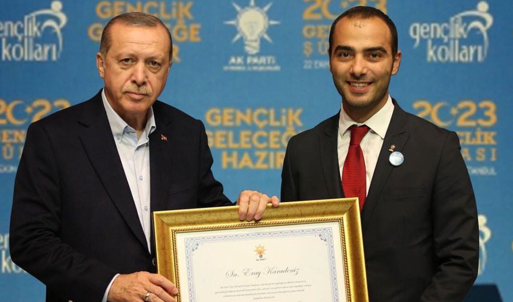 kapak_gaziosmanpasada-baskanvekili-secilen-akpli-eray-karadenizden-tepki-ceken-bir-hareket-daha-510438.jpg