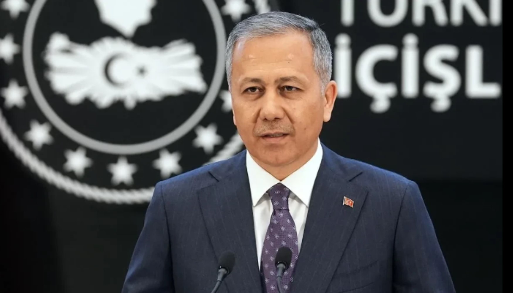 Berna Laçin'den Yeni Akit'in haber başlığına sert tepki! Yerlikaya'ya seslendi: 'Dezenformasyon yasası...'