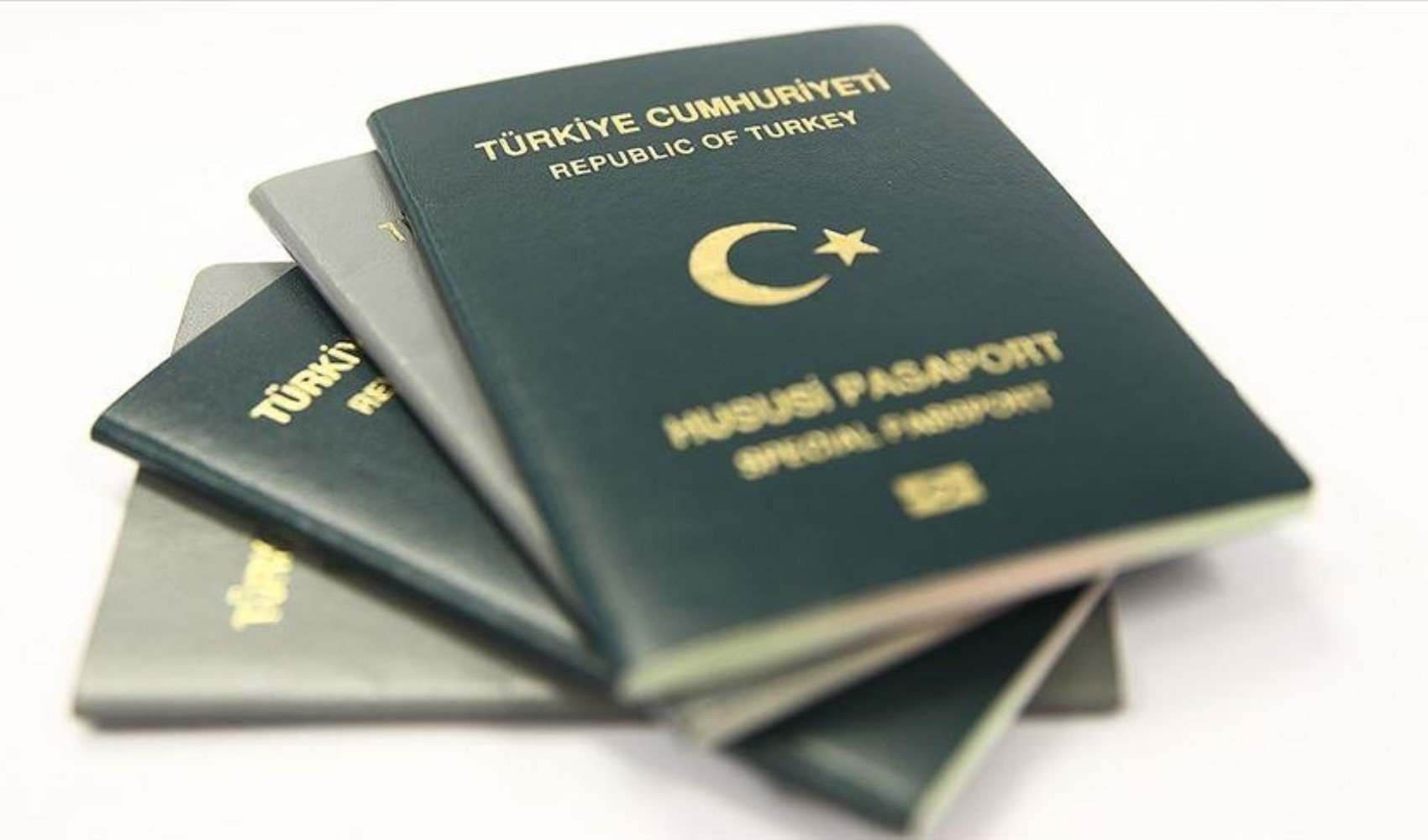 Yeşil pasaport pula döndü: Uganda bile vize istiyor
