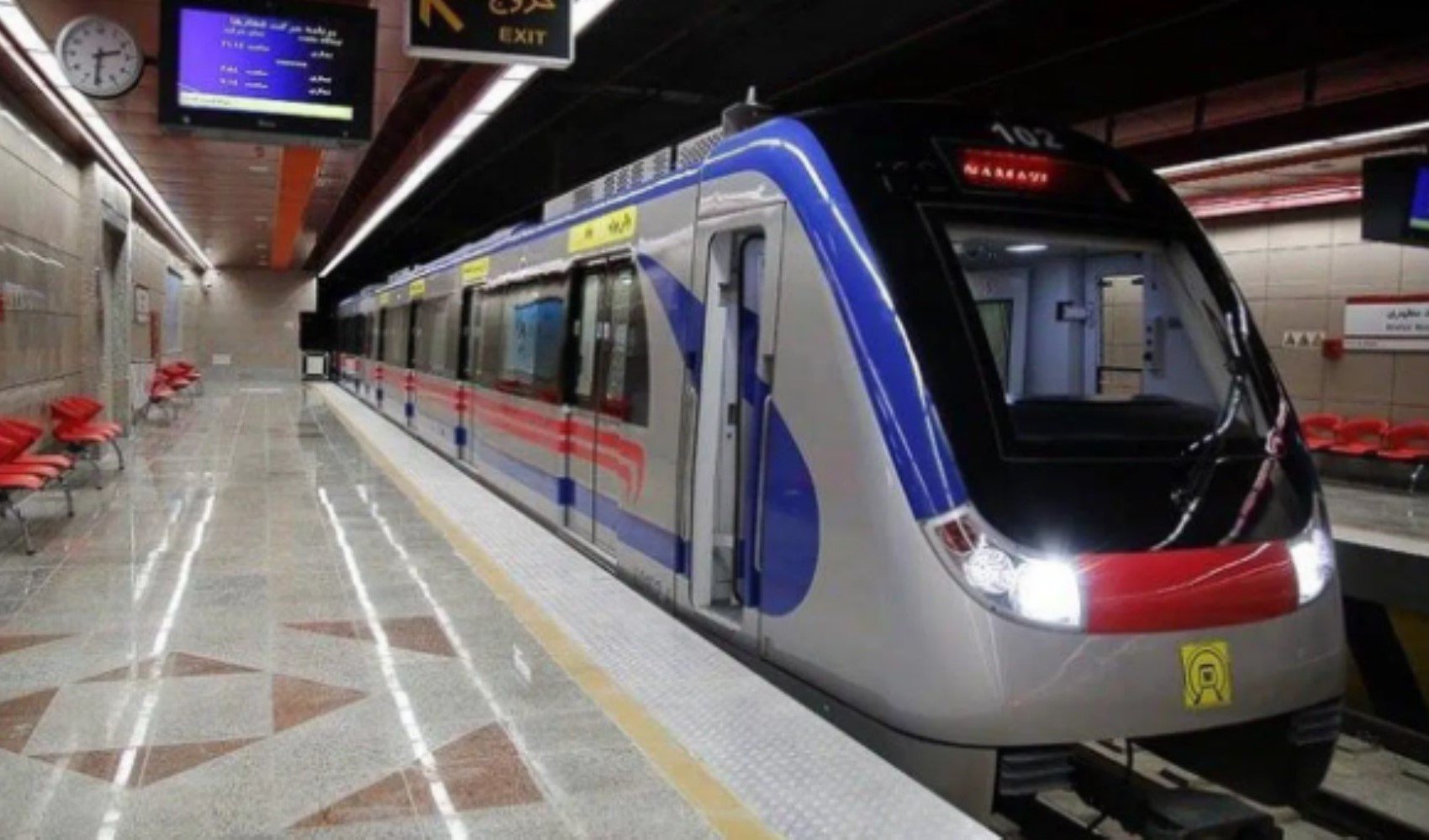 Tahran’da halk metro ve camileri sığınak olarak kullanıyor! İstasyonlar 24 saat açık