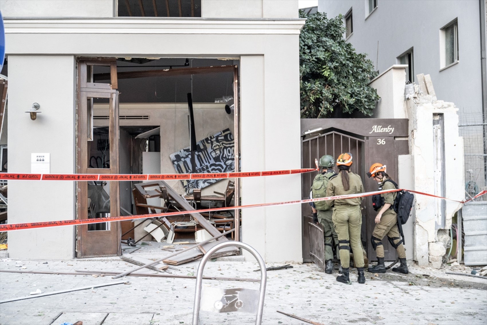 İran'ın gece boyunca balistik füzelerle vurduğu İsrail'den ilk görüntüler! İşte bu sabah Tel Aviv