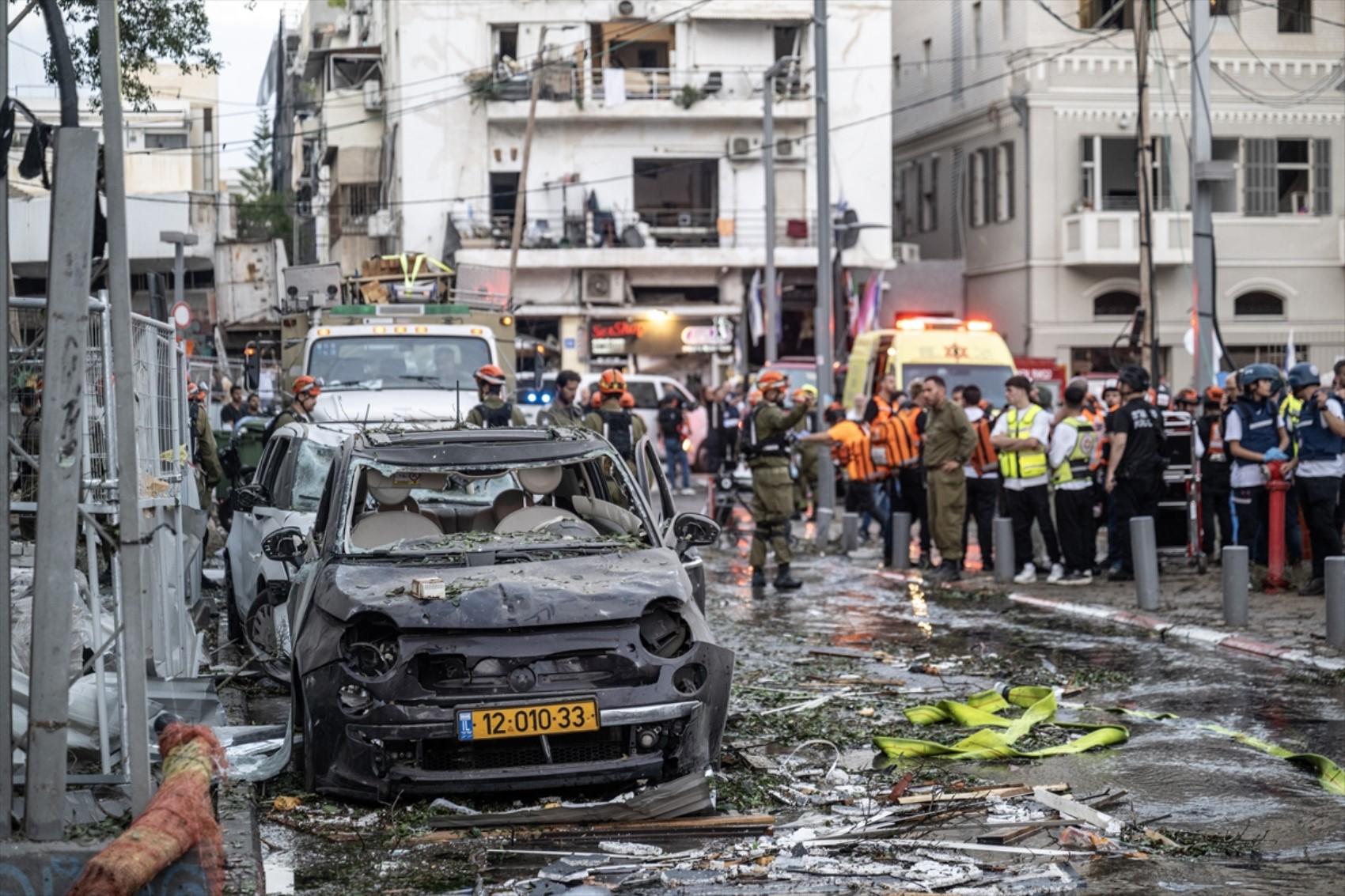 İran'ın gece boyunca balistik füzelerle vurduğu İsrail'den ilk görüntüler! İşte bu sabah Tel Aviv
