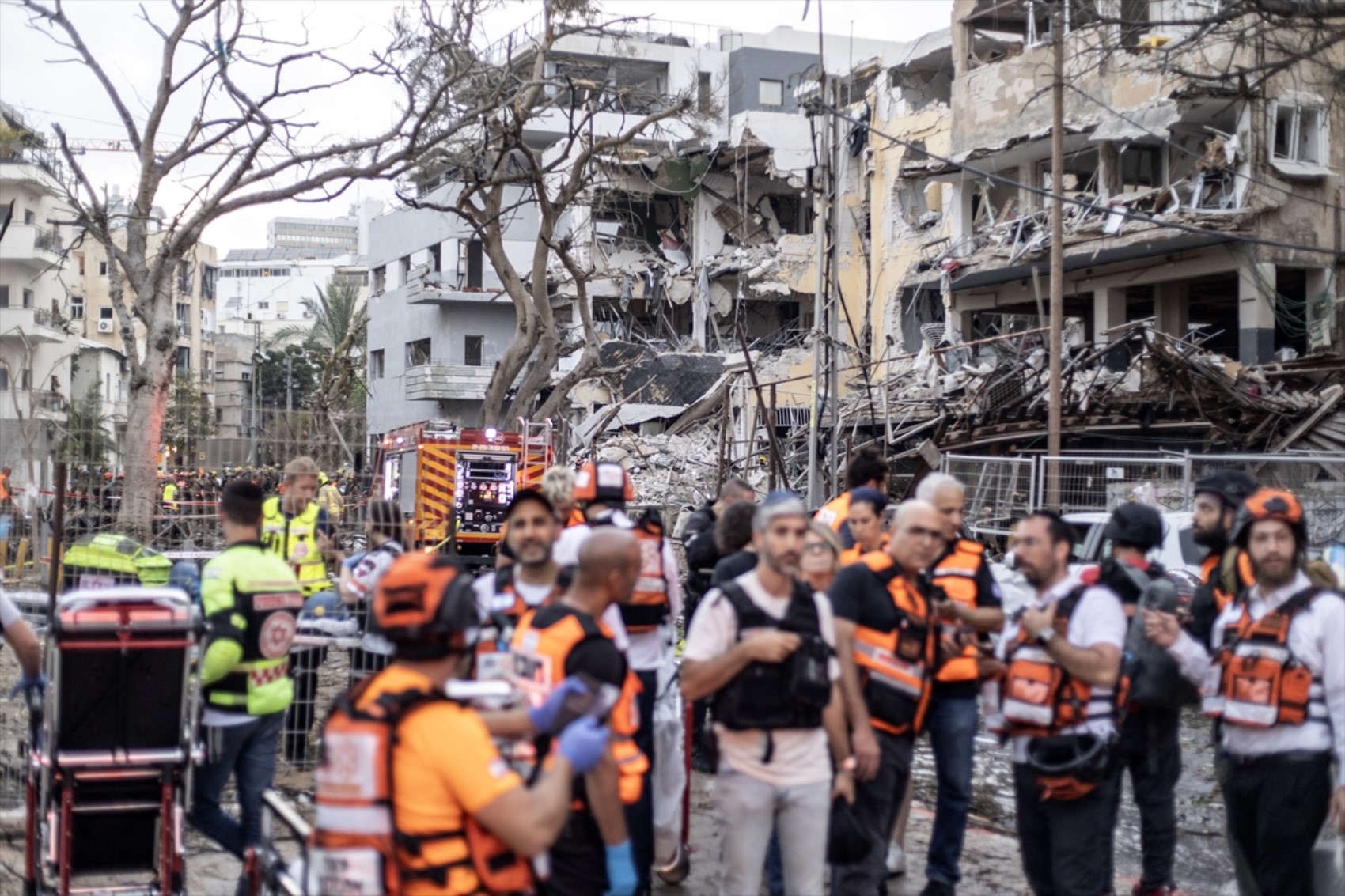 İran'ın gece boyunca balistik füzelerle vurduğu İsrail'den ilk görüntüler! İşte bu sabah Tel Aviv