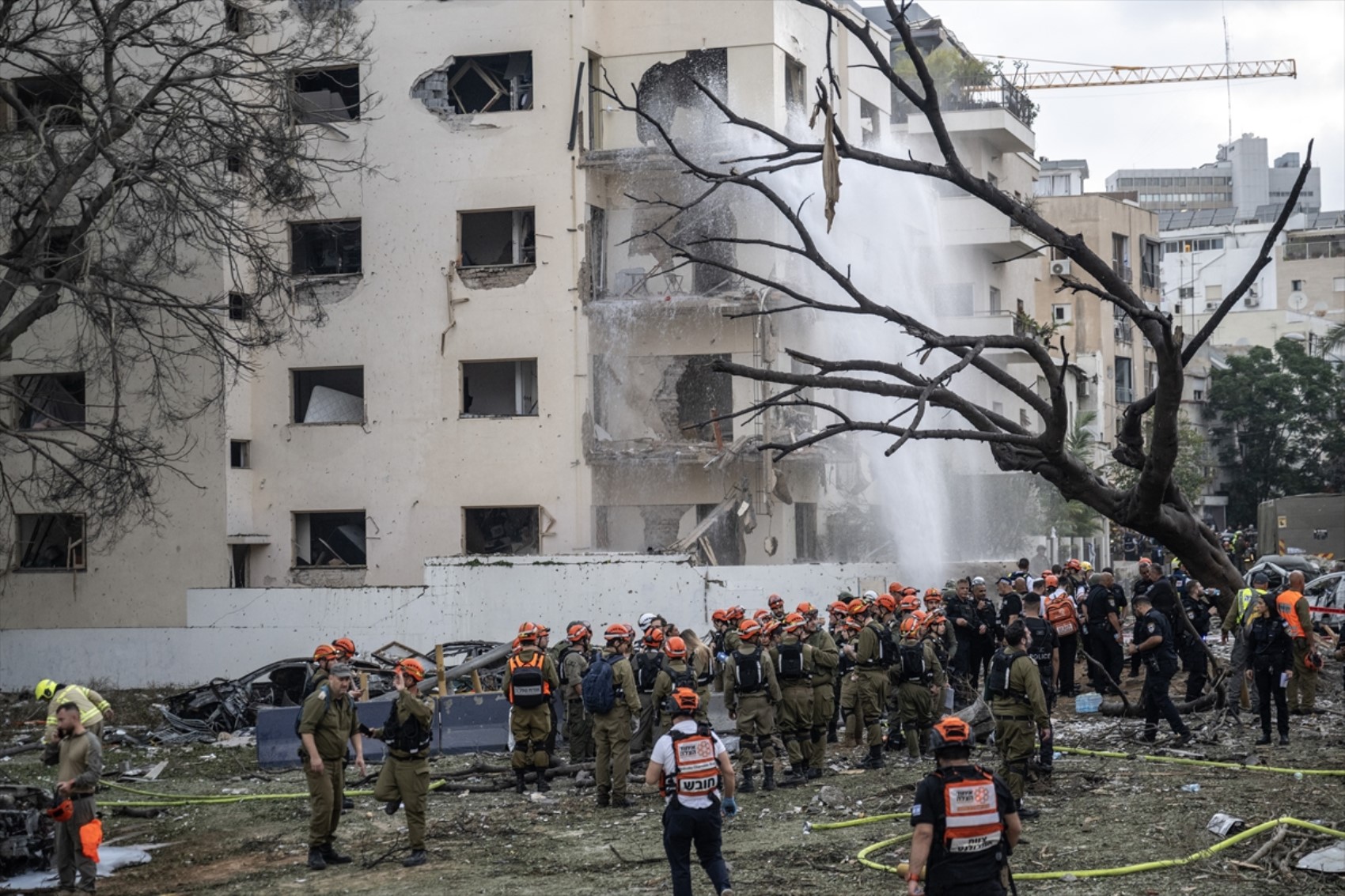 İran'ın gece boyunca balistik füzelerle vurduğu İsrail'den ilk görüntüler! İşte bu sabah Tel Aviv