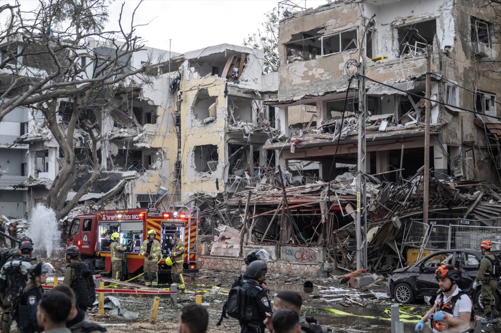 İran'ın gece boyunca balistik füzelerle vurduğu İsrail'den ilk görüntüler! İşte bu sabah Tel Aviv
