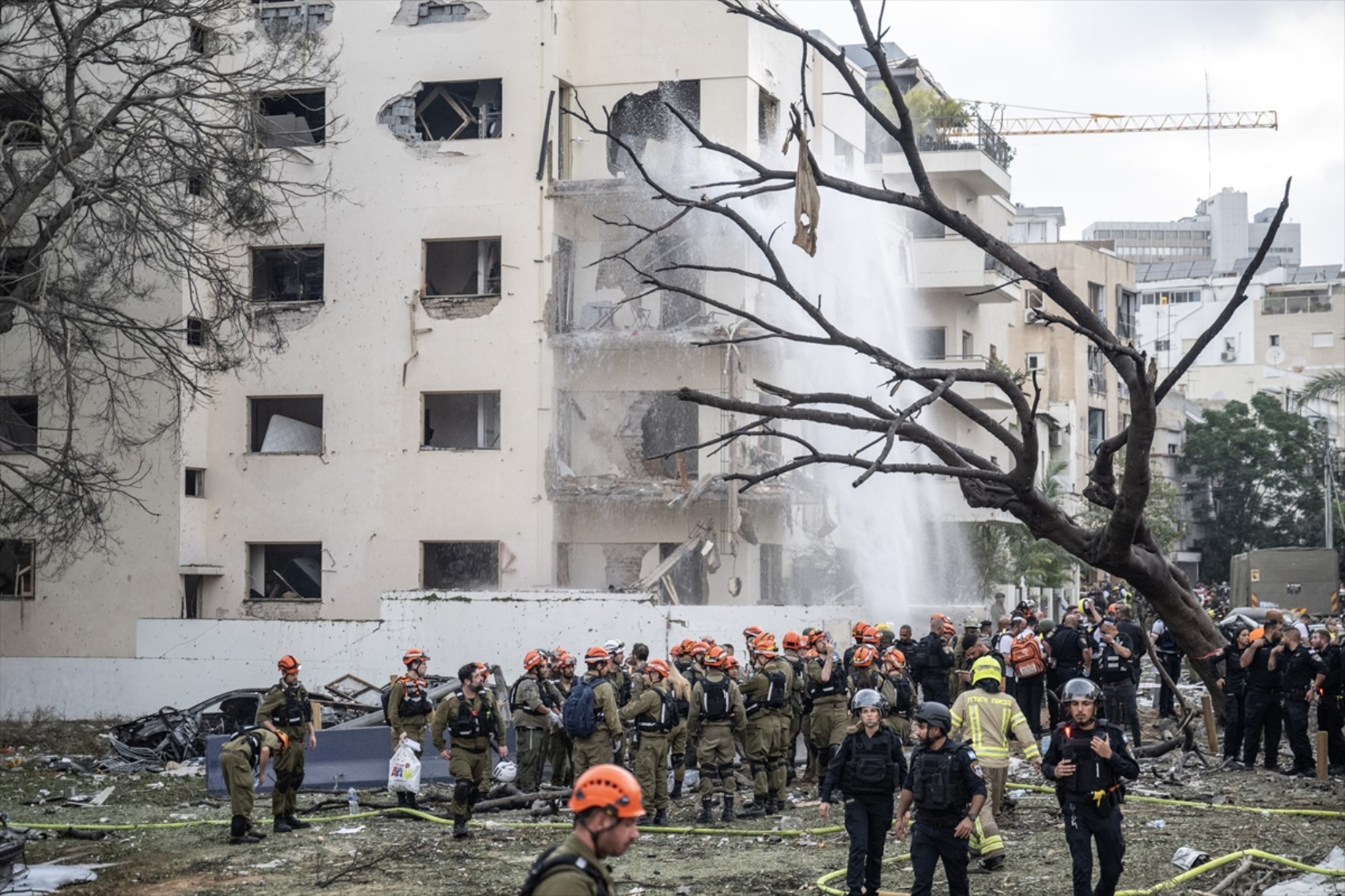 İran'ın gece boyunca balistik füzelerle vurduğu İsrail'den ilk görüntüler! İşte bu sabah Tel Aviv