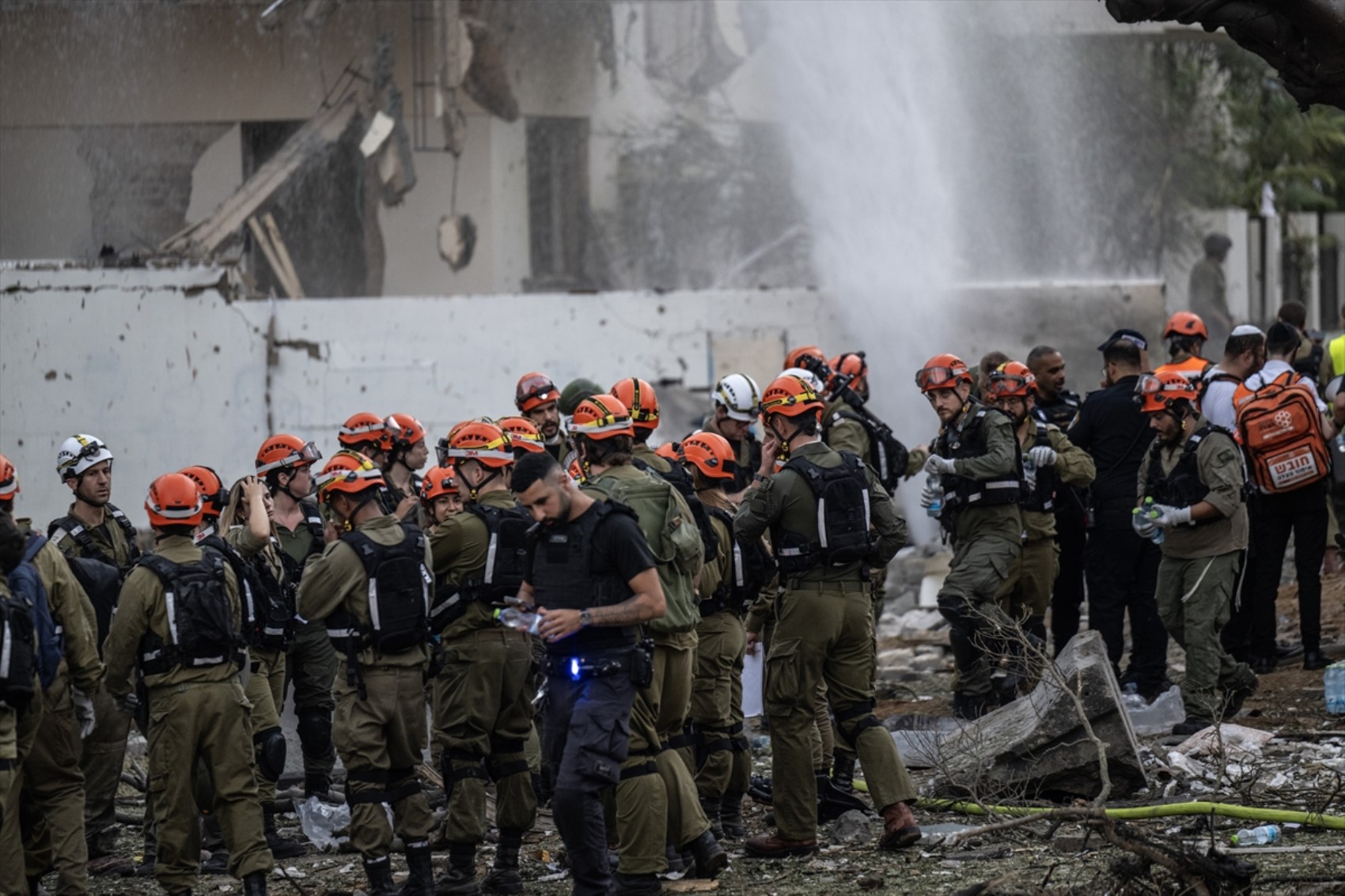 İran'ın gece boyunca balistik füzelerle vurduğu İsrail'den ilk görüntüler! İşte bu sabah Tel Aviv