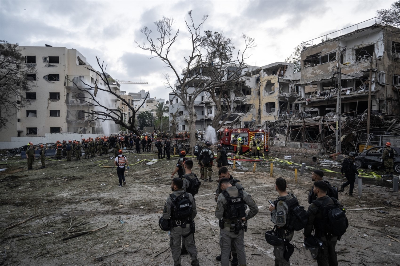 İran'ın gece boyunca balistik füzelerle vurduğu İsrail'den ilk görüntüler! İşte bu sabah Tel Aviv